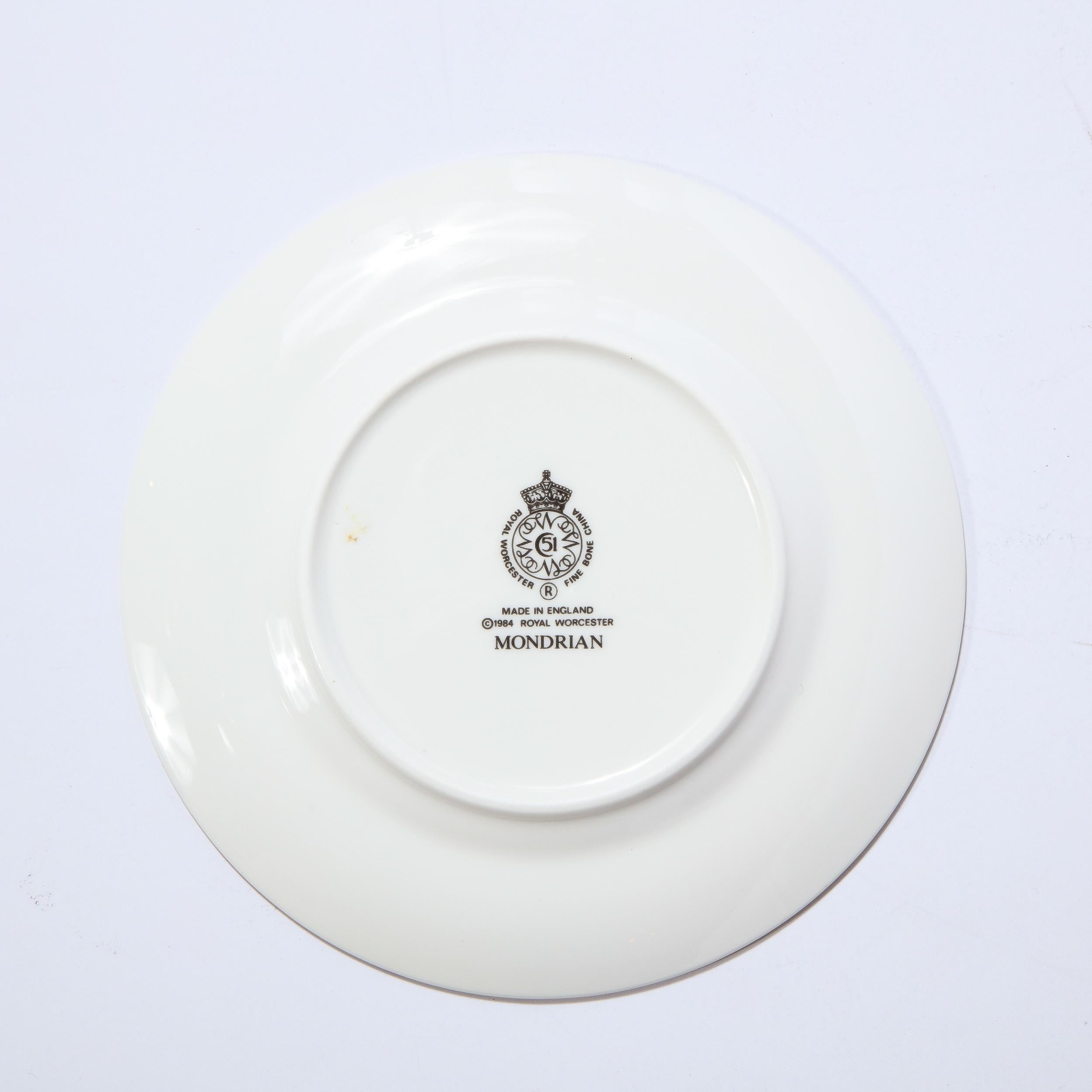 Service de 14 assiettes en porcelaine raffinée à motif moderniste ' Mondrian ' de Royal Worcester en vente 5