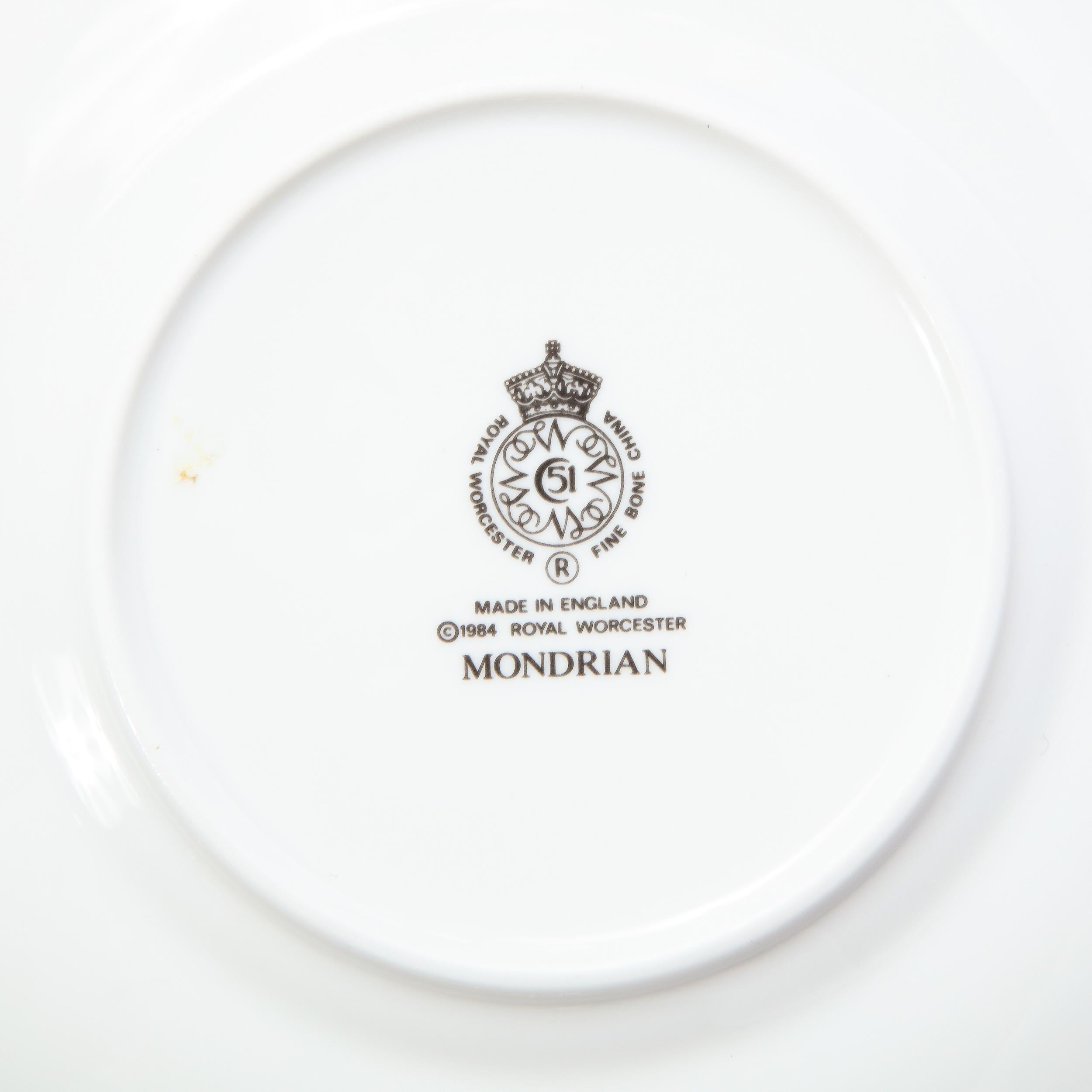 Service de 14 assiettes en porcelaine raffinée à motif moderniste ' Mondrian ' de Royal Worcester en vente 6