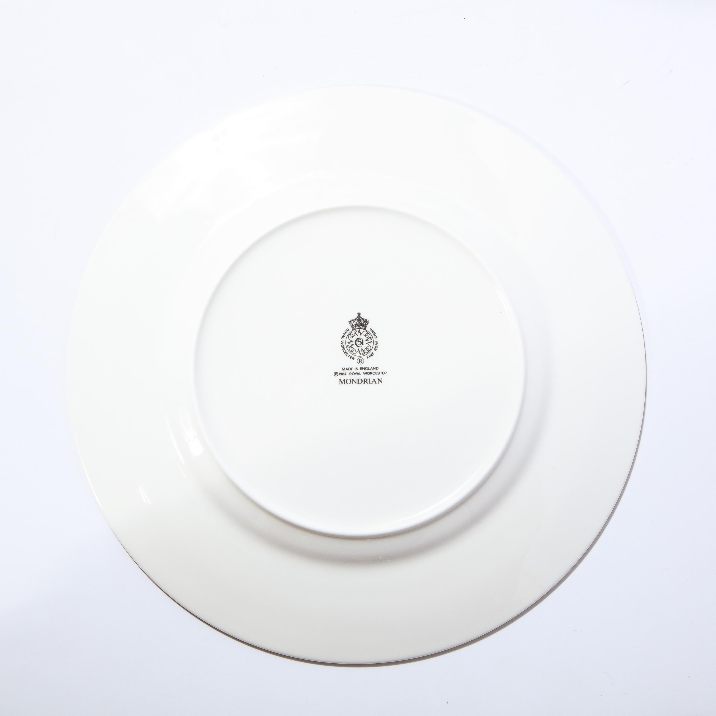 Service de 14 assiettes en porcelaine raffinée à motif moderniste ' Mondrian ' de Royal Worcester en vente 11