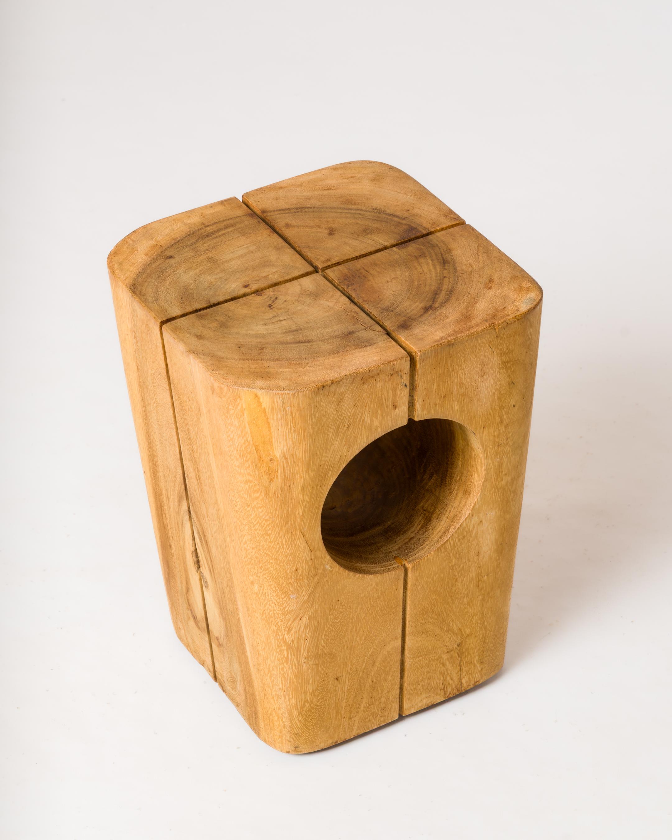 Sculpté Tabouret creux moderniste 