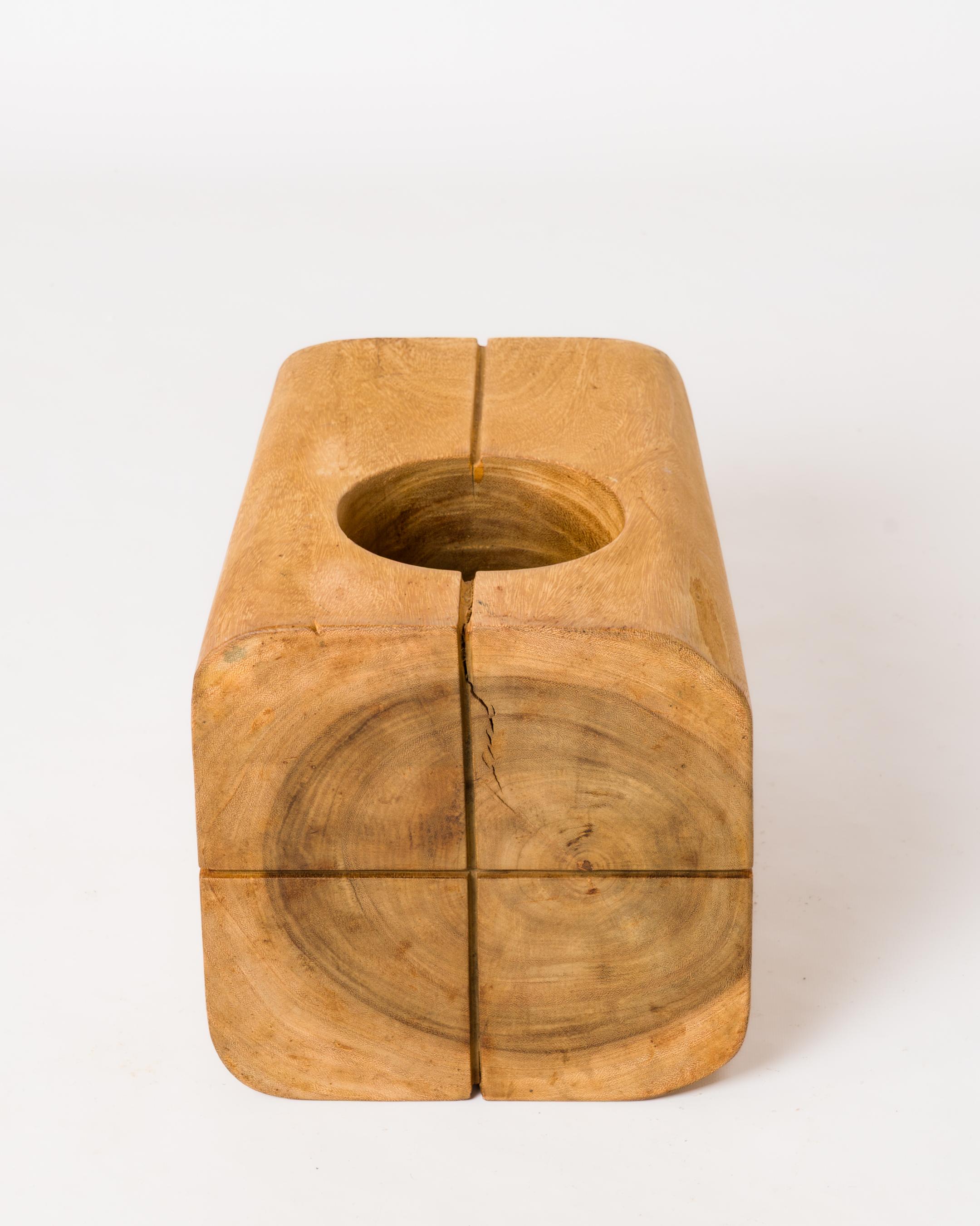 Bois Tabouret creux moderniste 