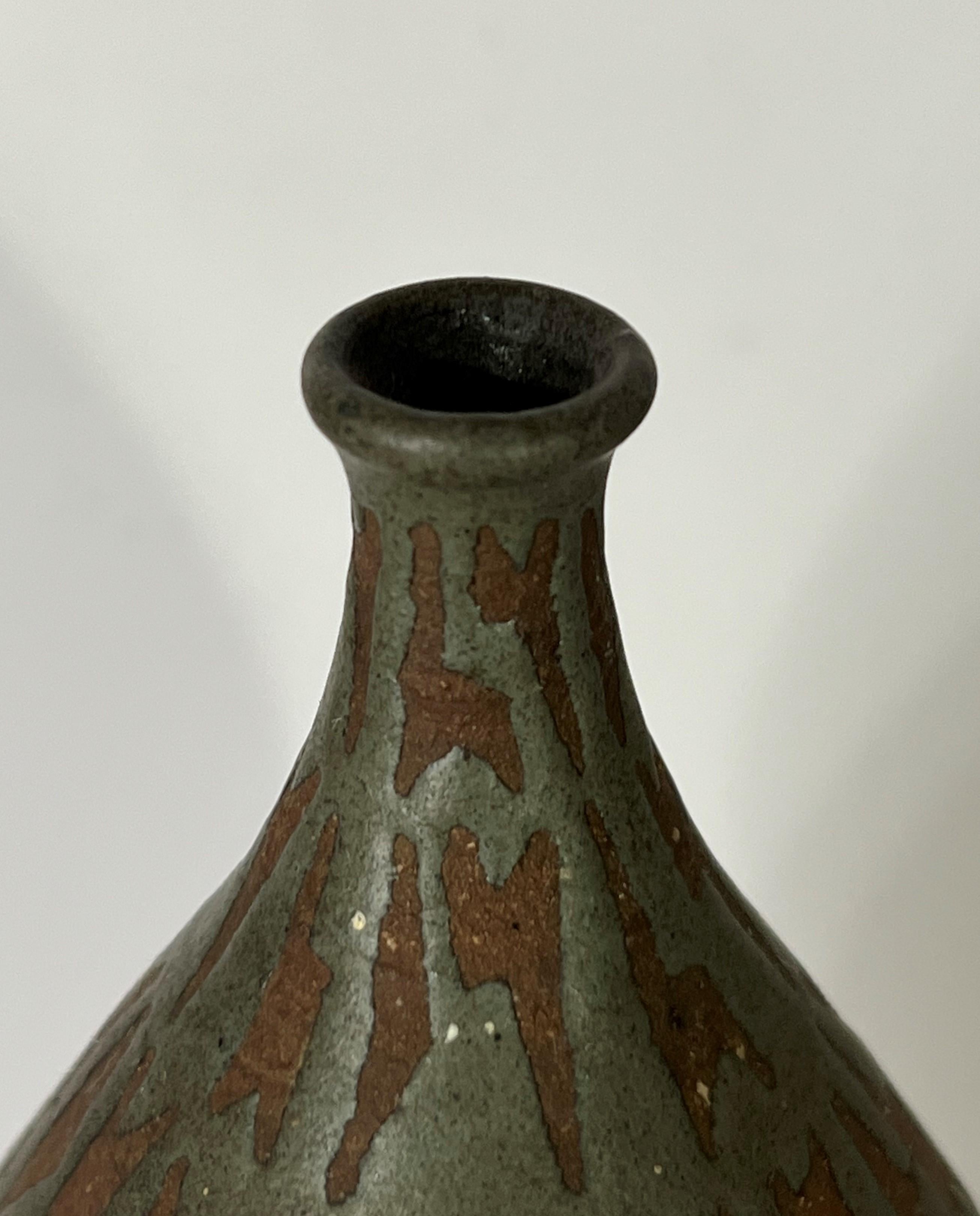 Moderne Vase monumental moderniste en forme de zig-zag  en vente