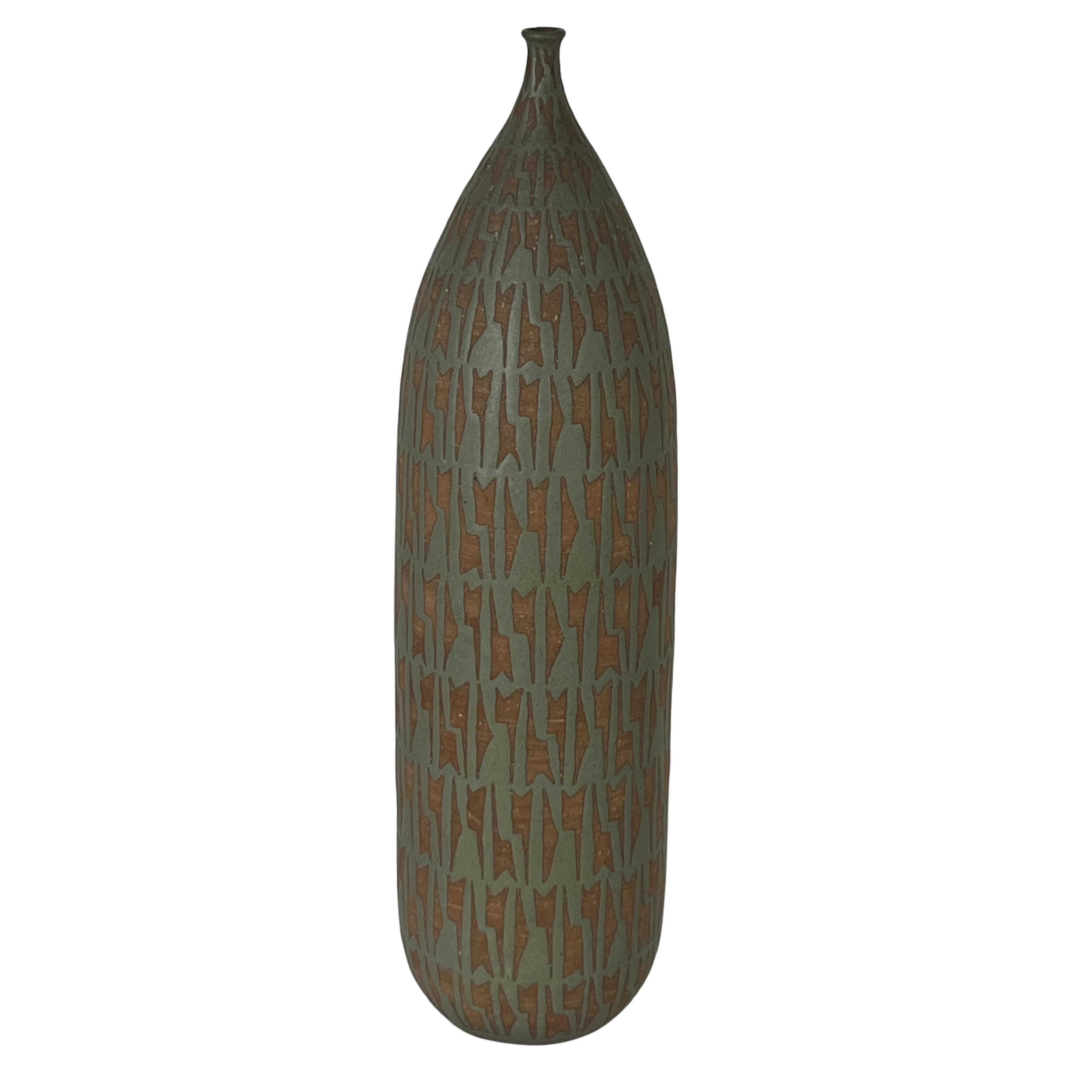 Vase monumental moderniste en forme de zig-zag  en vente