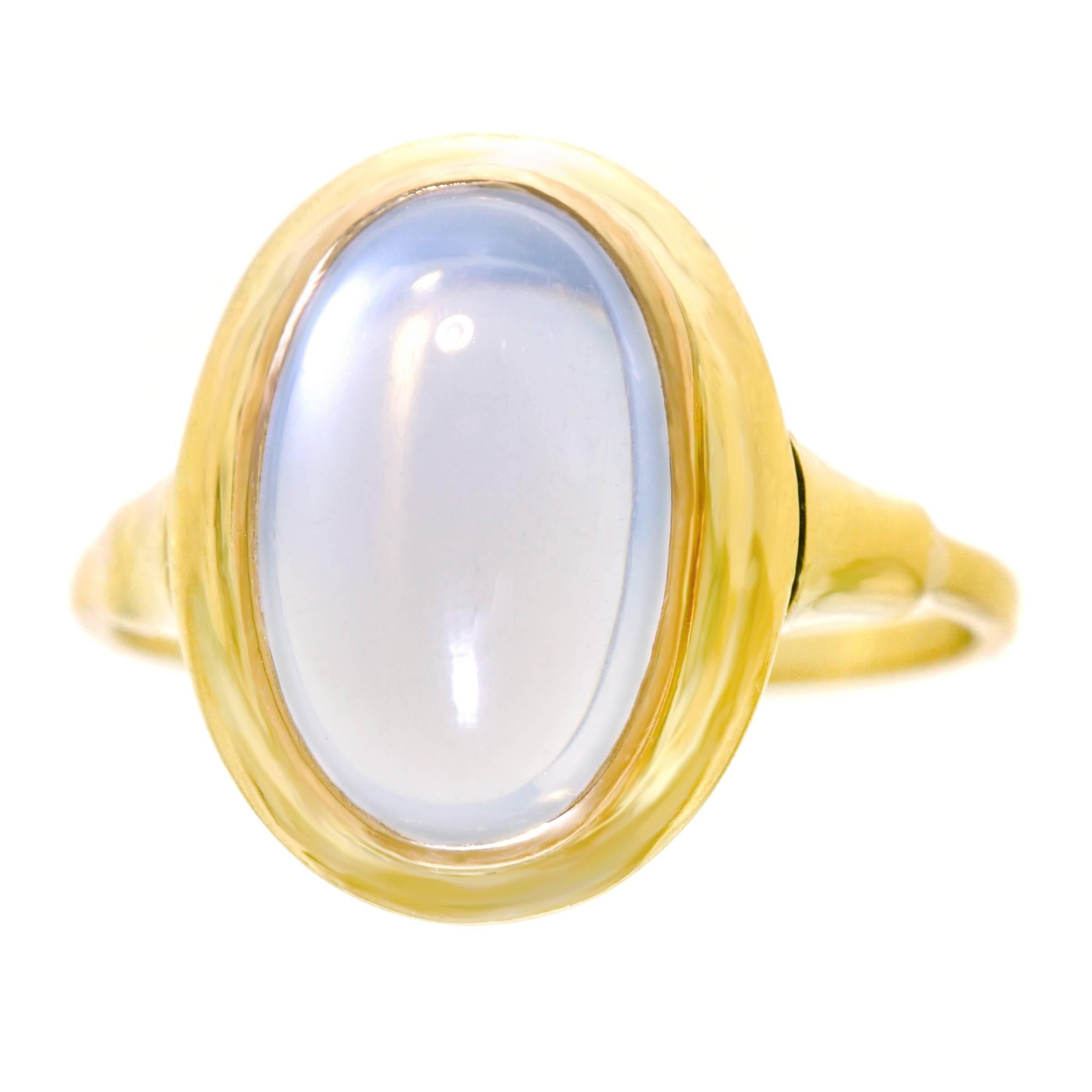 Modernist Moonstone Set Gold Ring In Excellent Condition In Litchfield, CT