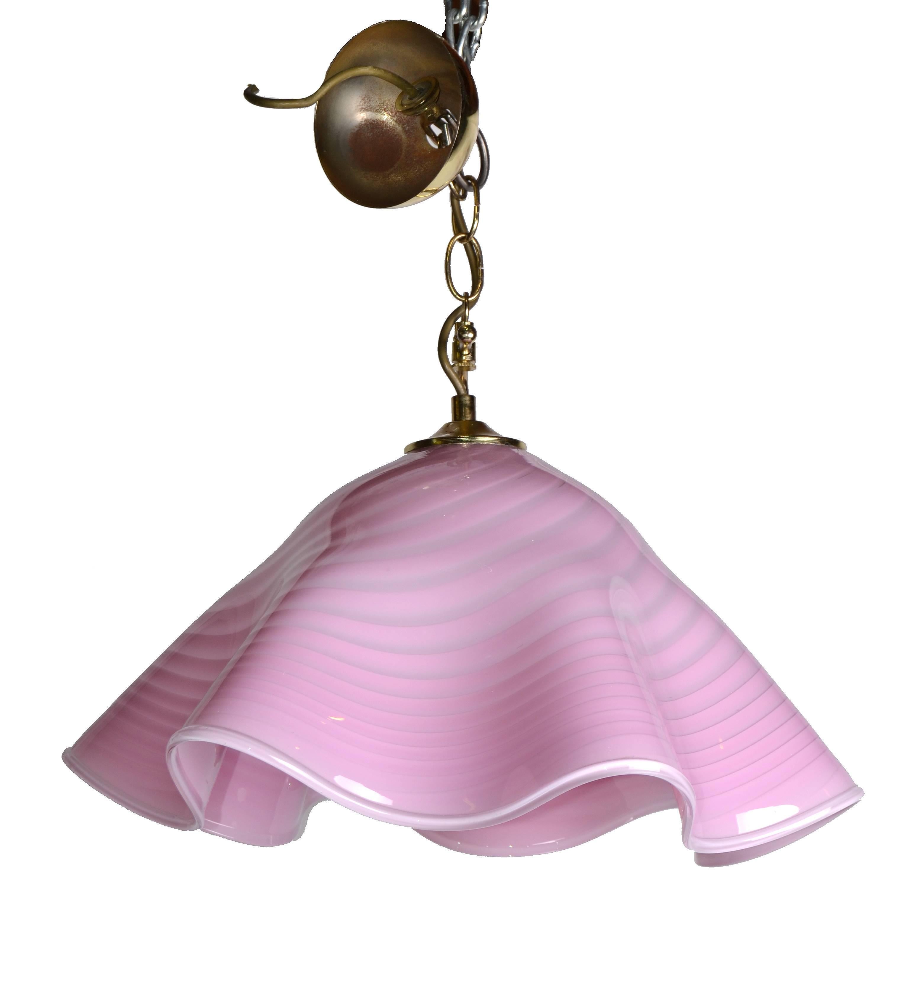Modernist Murano glass handkerchief chandelier. This striking Mid-Century Modernist Murano chandelier features a handblown pink Murano glass handkerchief form with brass fittings.
Will be rewired prior shipping and uses a max. 60 wattage light