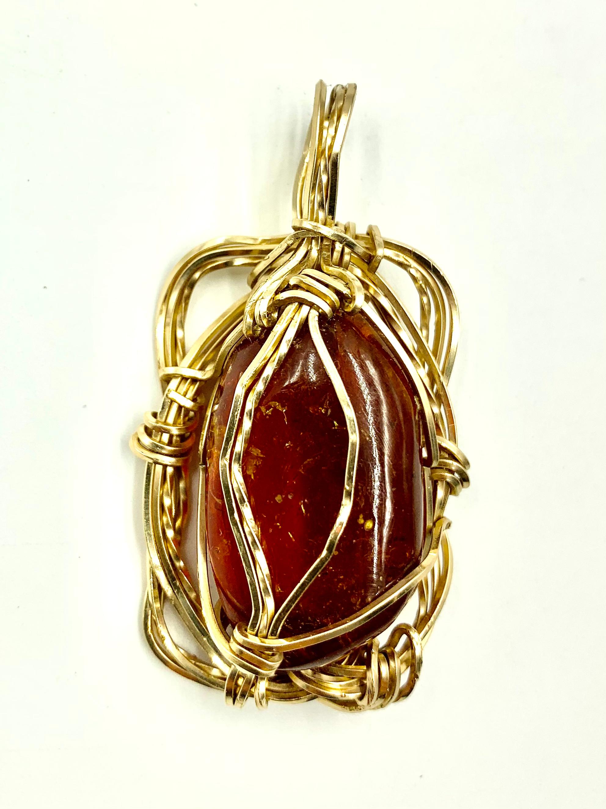 Large Natural Amber Specimen 14K Yellow Gold Pendant In Good Condition For Sale In New York, NY