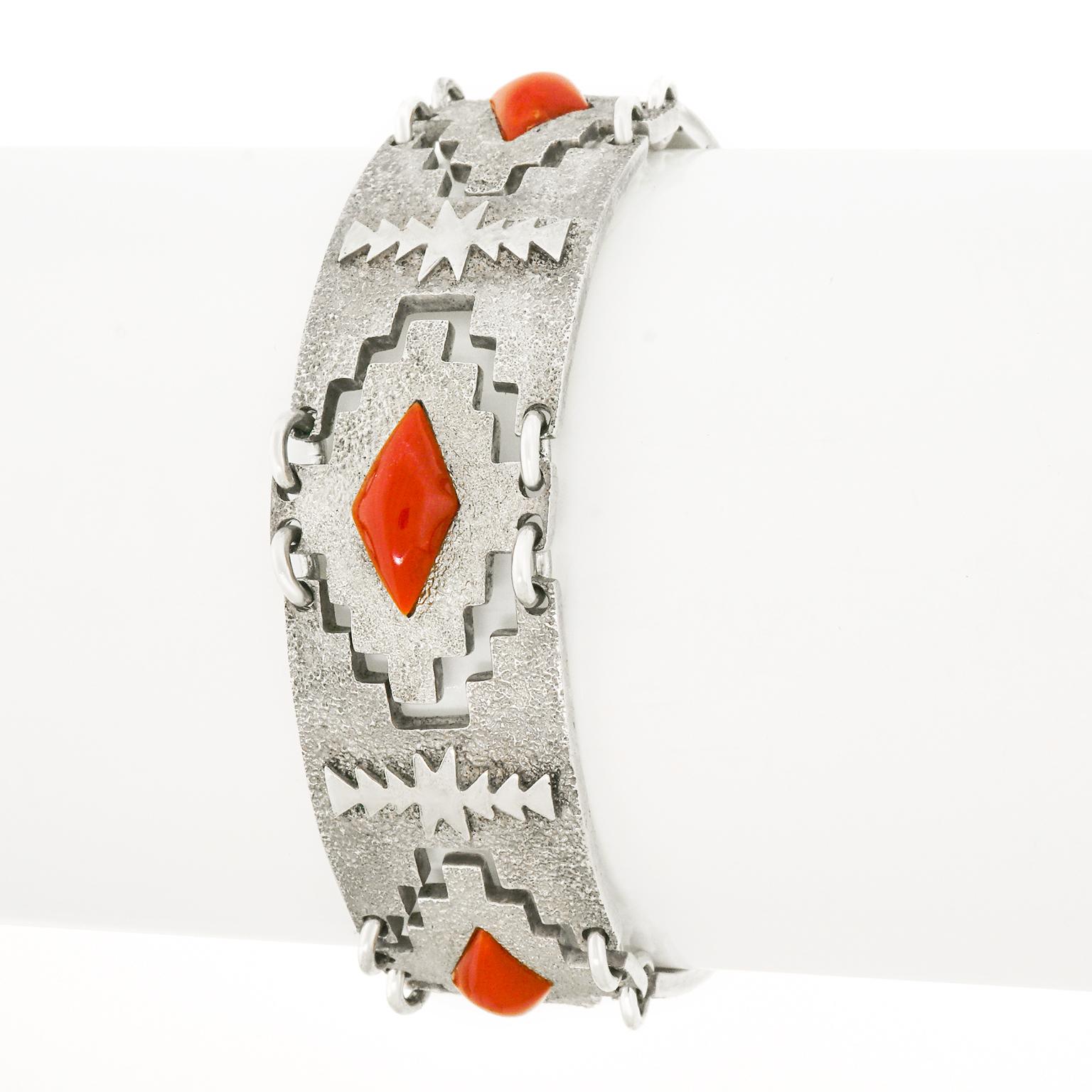 Modernist Navajo Coral and Sterling Bracelet by Harvey Begay In Excellent Condition In Litchfield, CT