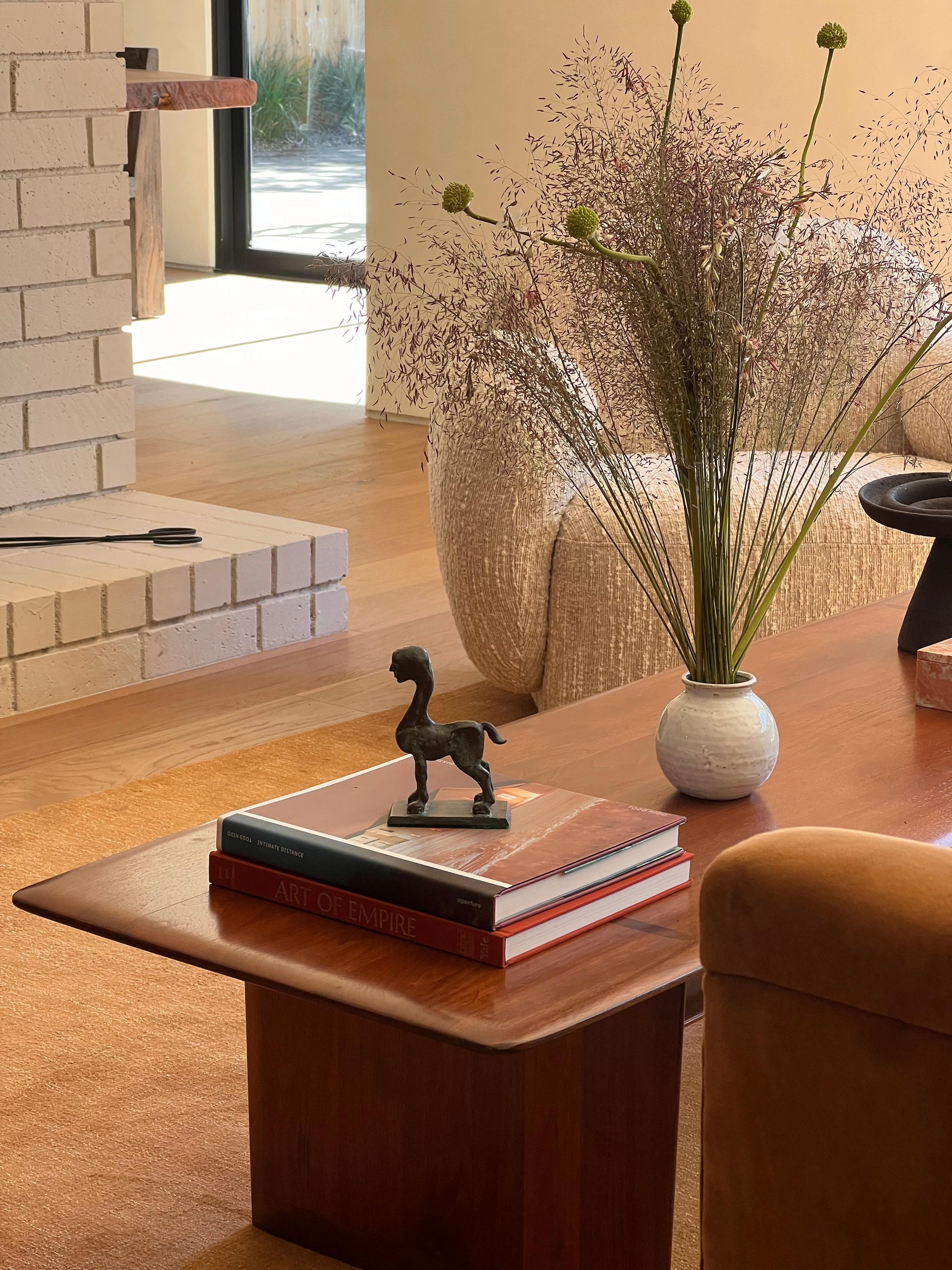 Sculpture en bronze de style néo-sumérindien moderniste d'un siècle, XXe siècle en vente 12