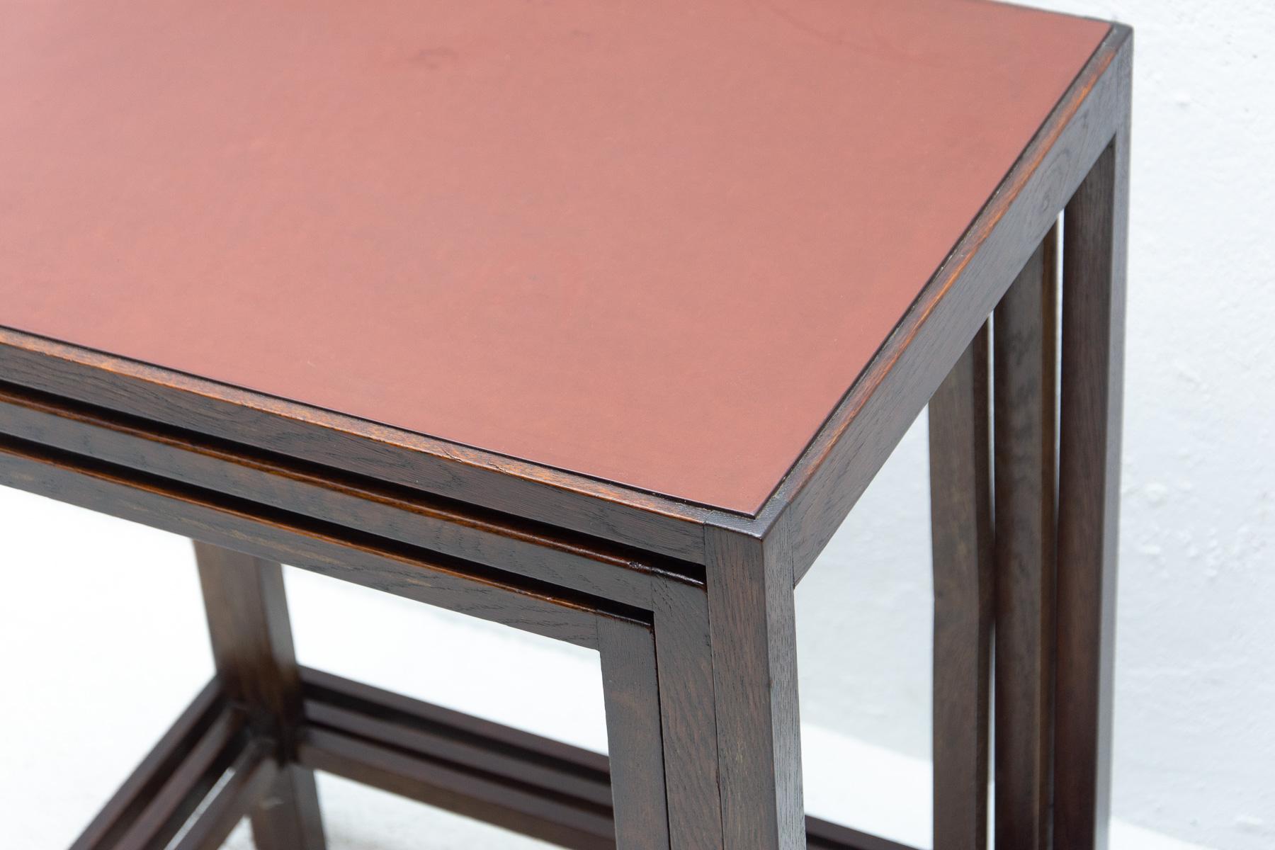 Tables gigognes modernistes H-50 conçues par Jindrich Halabala, ensemble de 3 pièces en vente 2