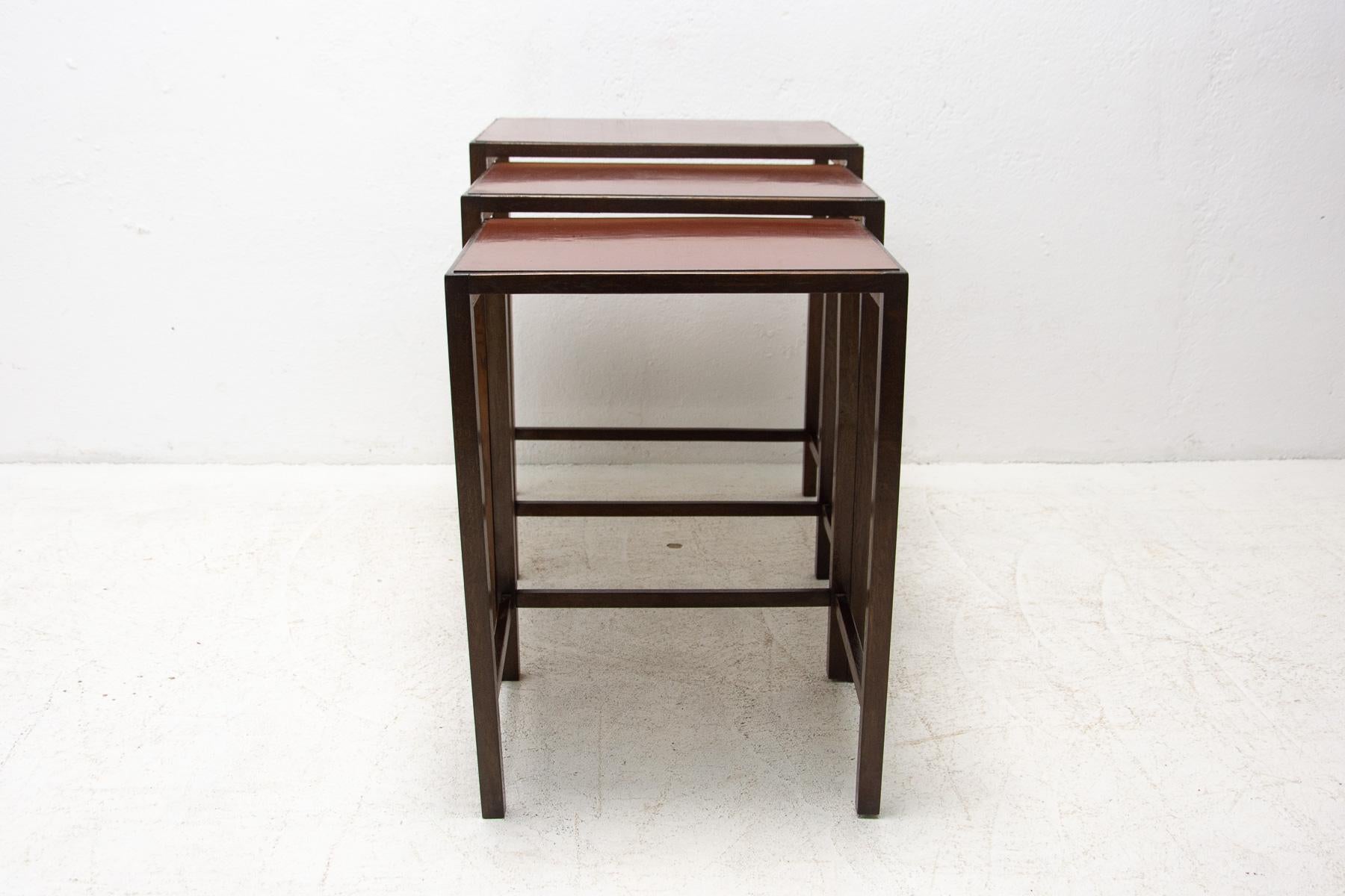 Modernist Nesting Tables H-50 Designed by Jindrich Halabala, Set of 3 For Sale 4