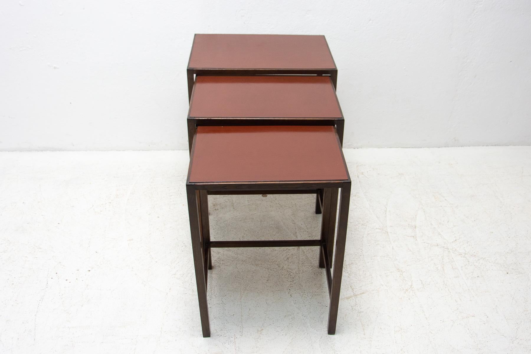 Modernist Nesting Tables H-50 Designed by Jindrich Halabala, Set of 3 For Sale 5
