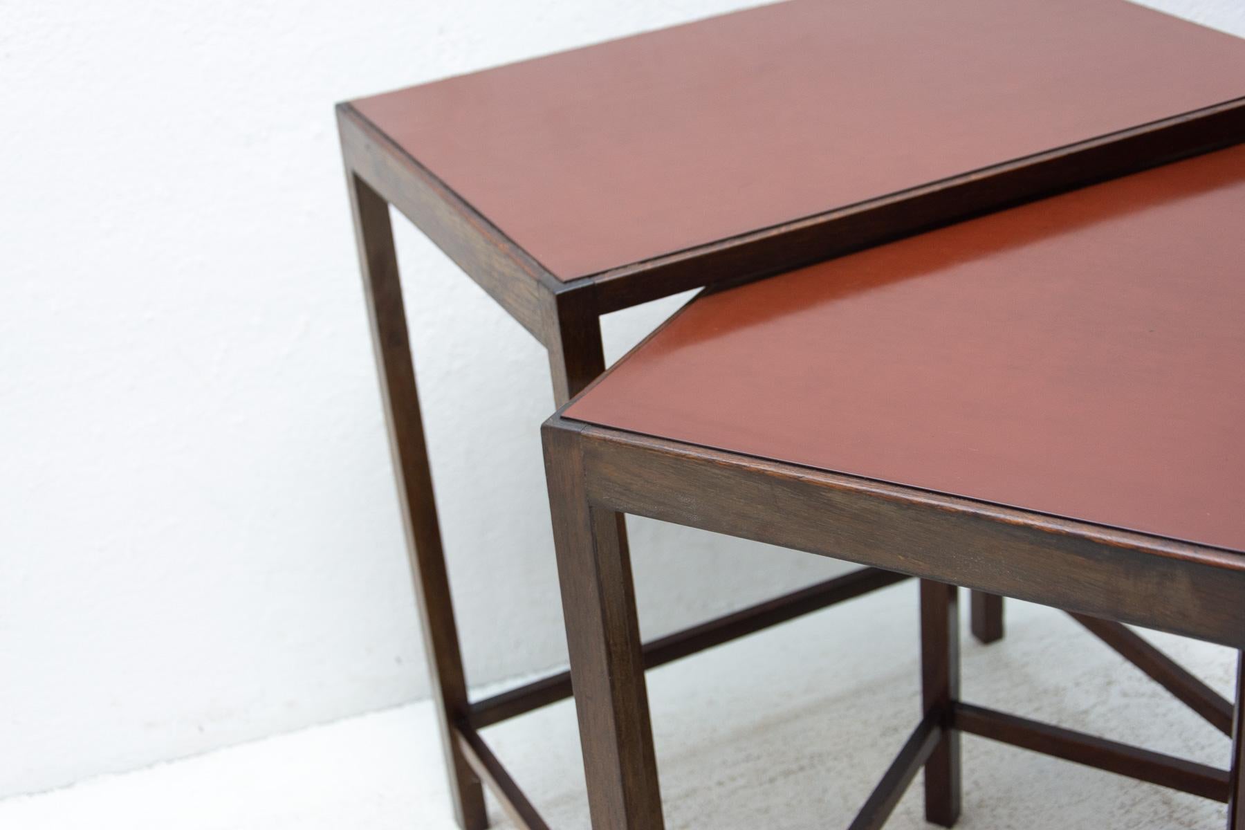 Tchèque Tables gigognes modernistes H-50 conçues par Jindrich Halabala, ensemble de 3 pièces en vente