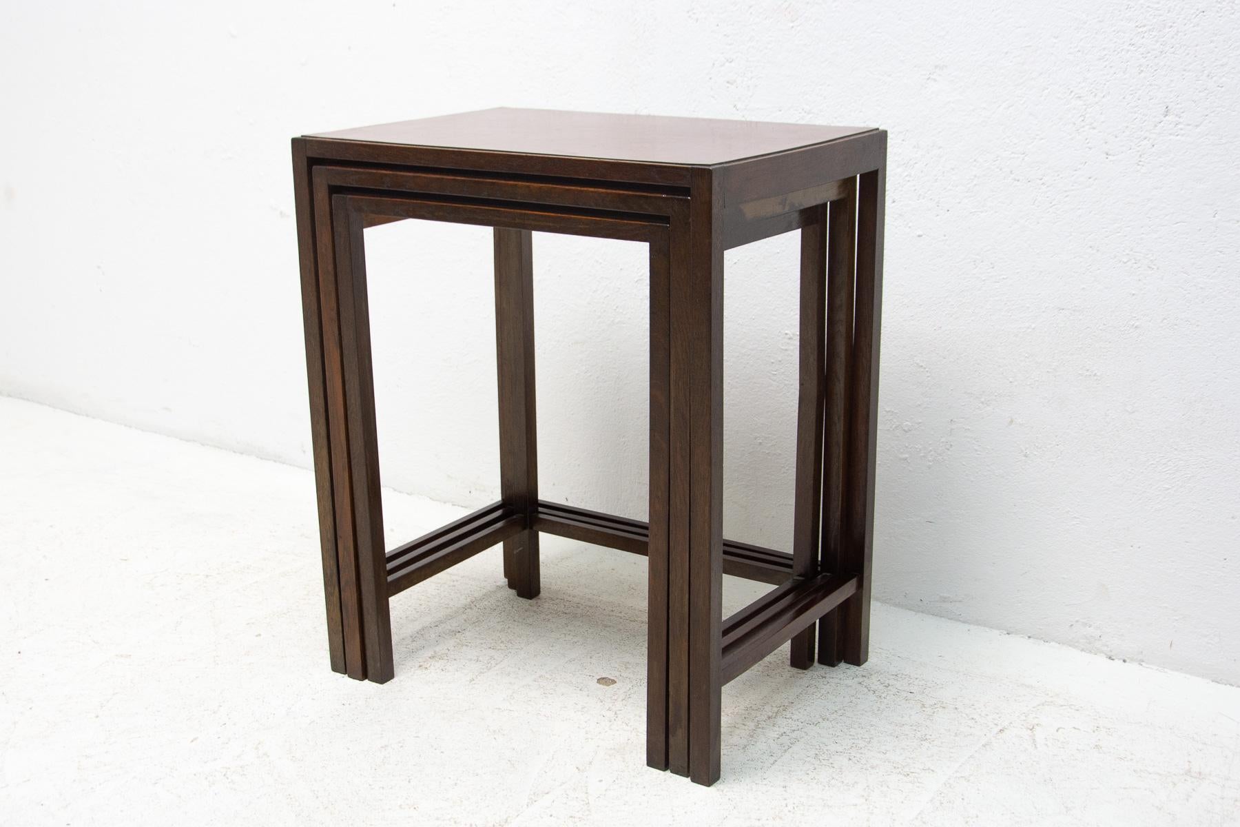 Modernist Nesting Tables H-50 Designed by Jindrich Halabala, Set of 3 For Sale 1