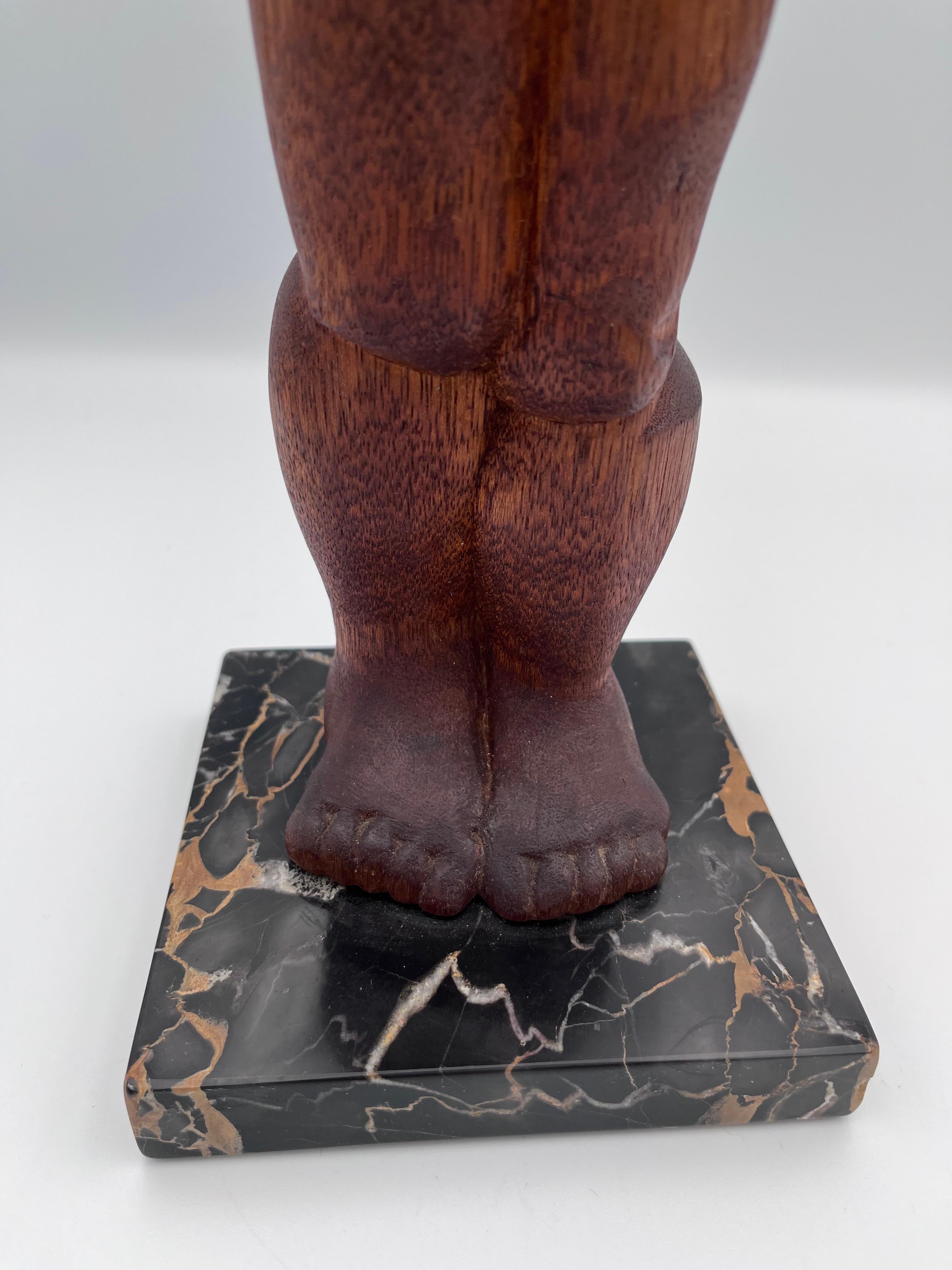 Sculpture moderniste de nu en bois et marbre sculptée à la main Style de Ferdinand Parpan en vente 3