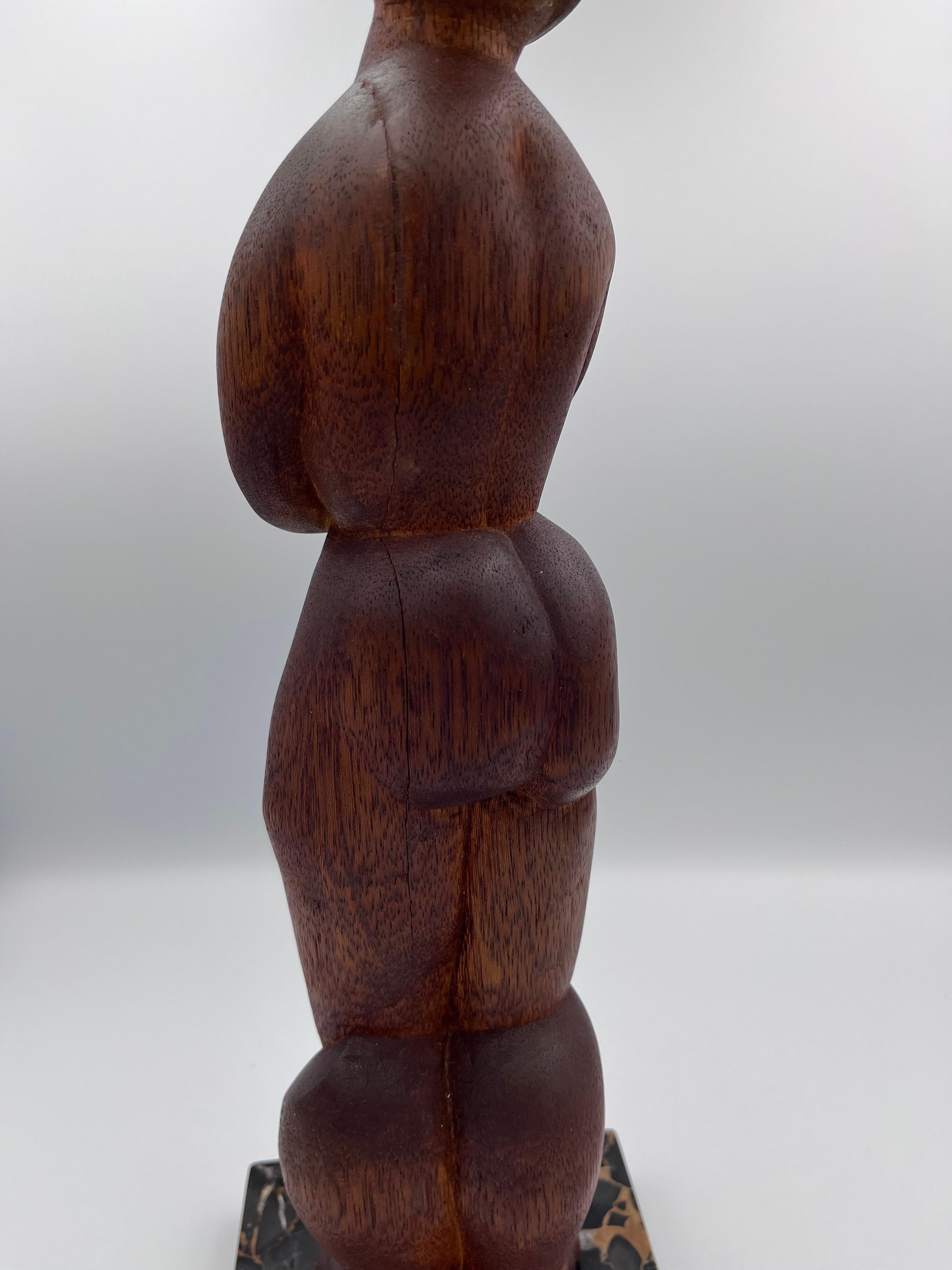 Sculpture moderniste de nu en bois et marbre sculptée à la main Style de Ferdinand Parpan en vente 4