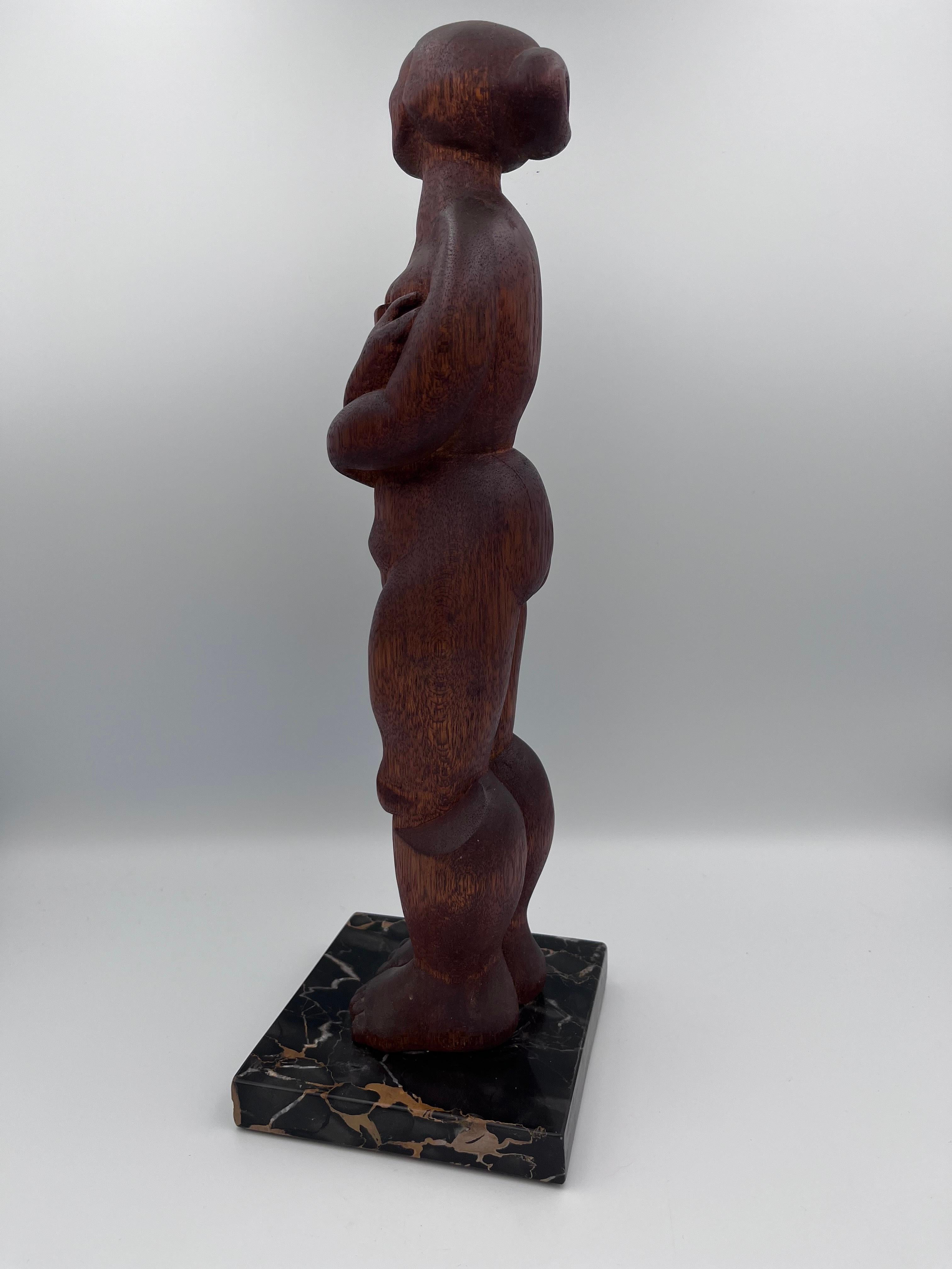 Sculpté à la main Sculpture moderniste de nu en bois et marbre sculptée à la main Style de Ferdinand Parpan en vente