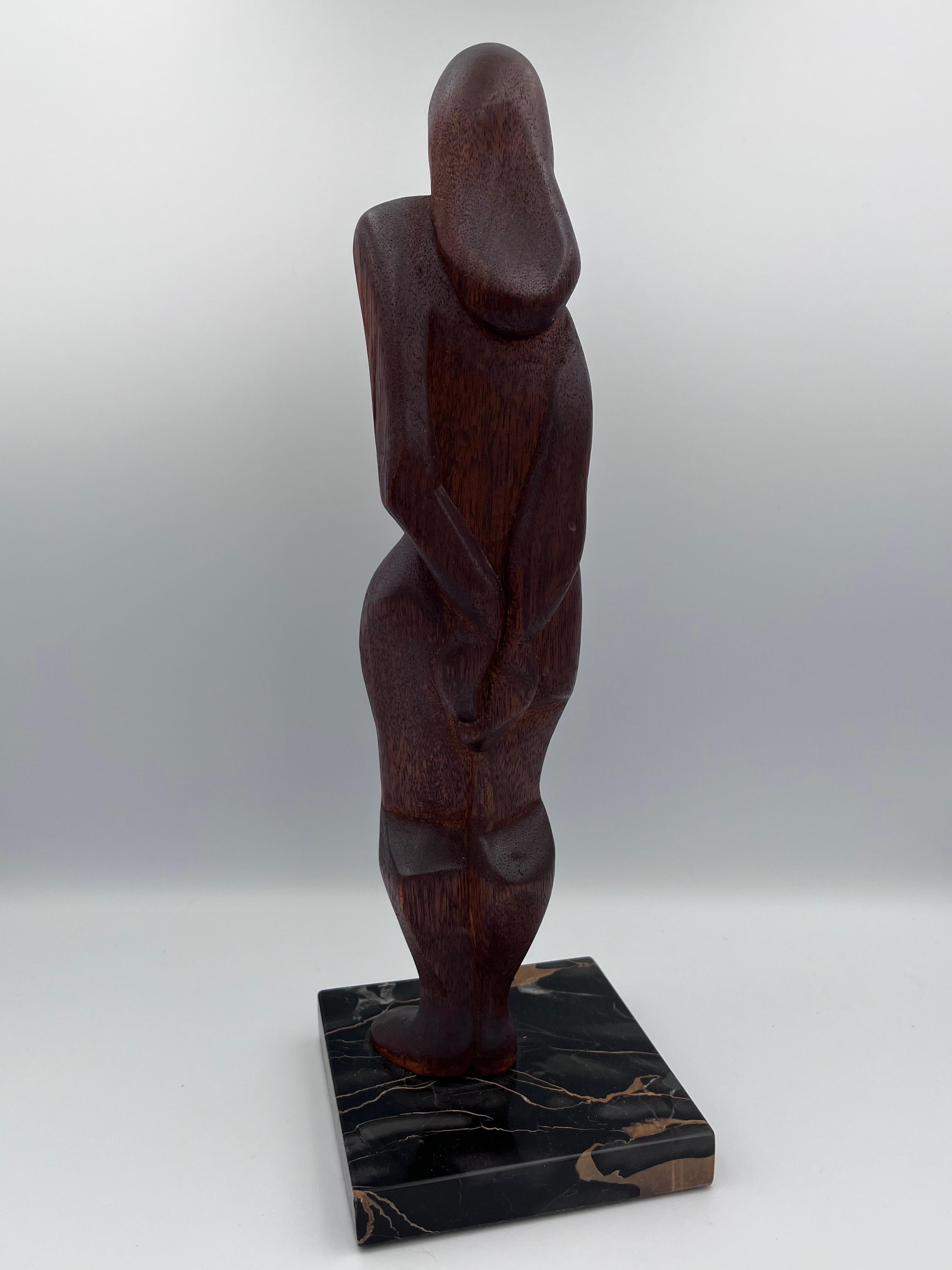 Sculpture moderniste de nu en bois et marbre sculptée à la main Style de Ferdinand Parpan Bon état - En vente à Red Lion, PA