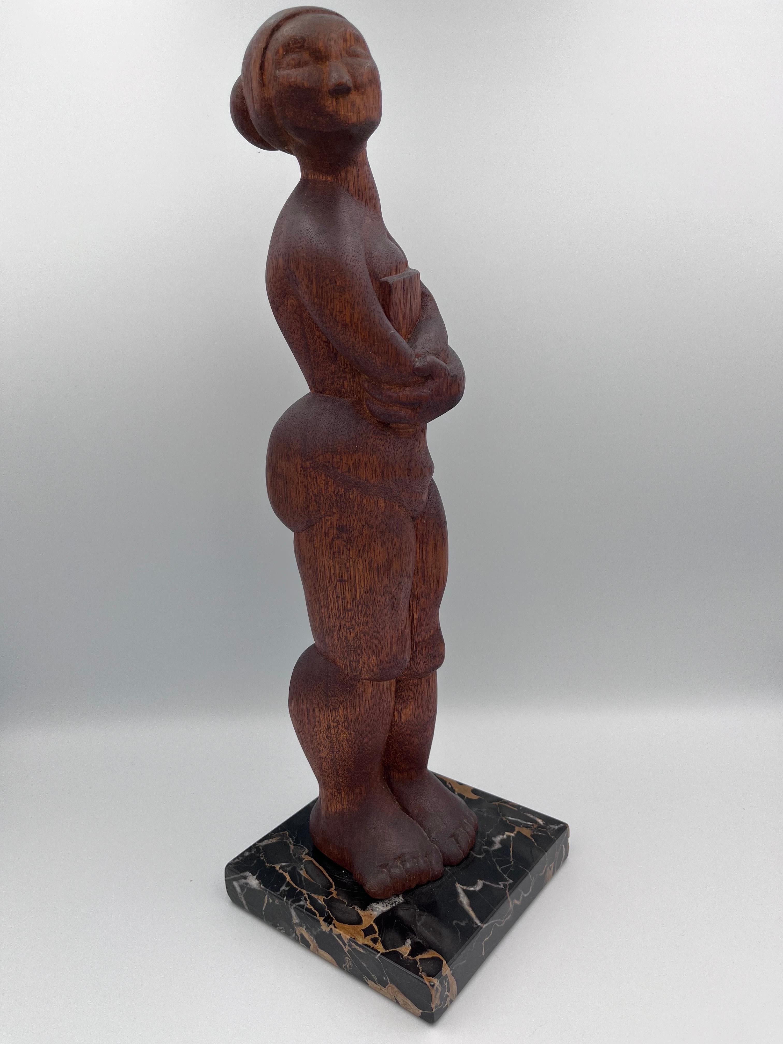 Sculpture moderniste de nu en bois et marbre sculptée à la main Style de Ferdinand Parpan en vente 1