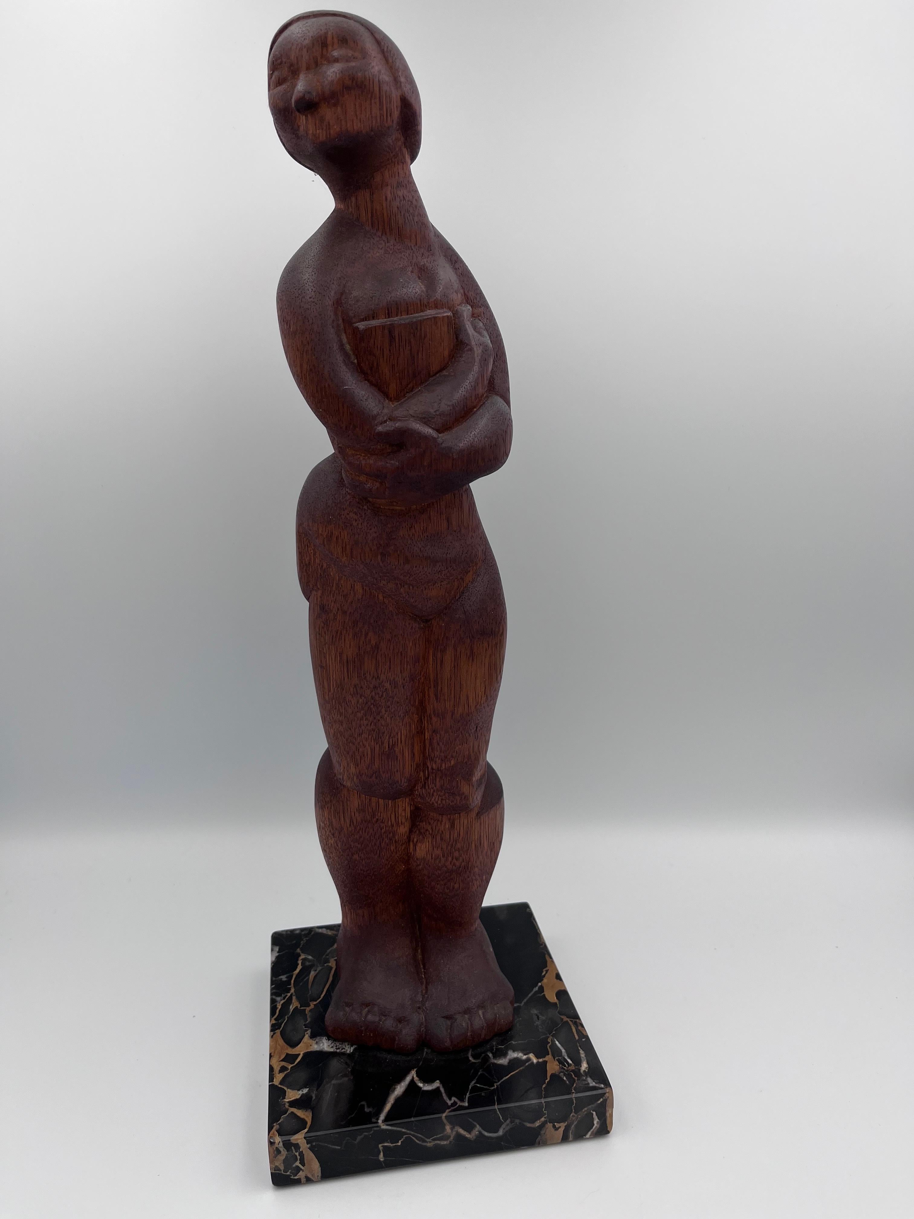 Sculpture moderniste de nu en bois et marbre sculptée à la main Style de Ferdinand Parpan en vente 2