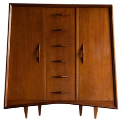 Buffet haut en chêne de style moderniste, période de la Reconstruction, France, CIRCA 1955
