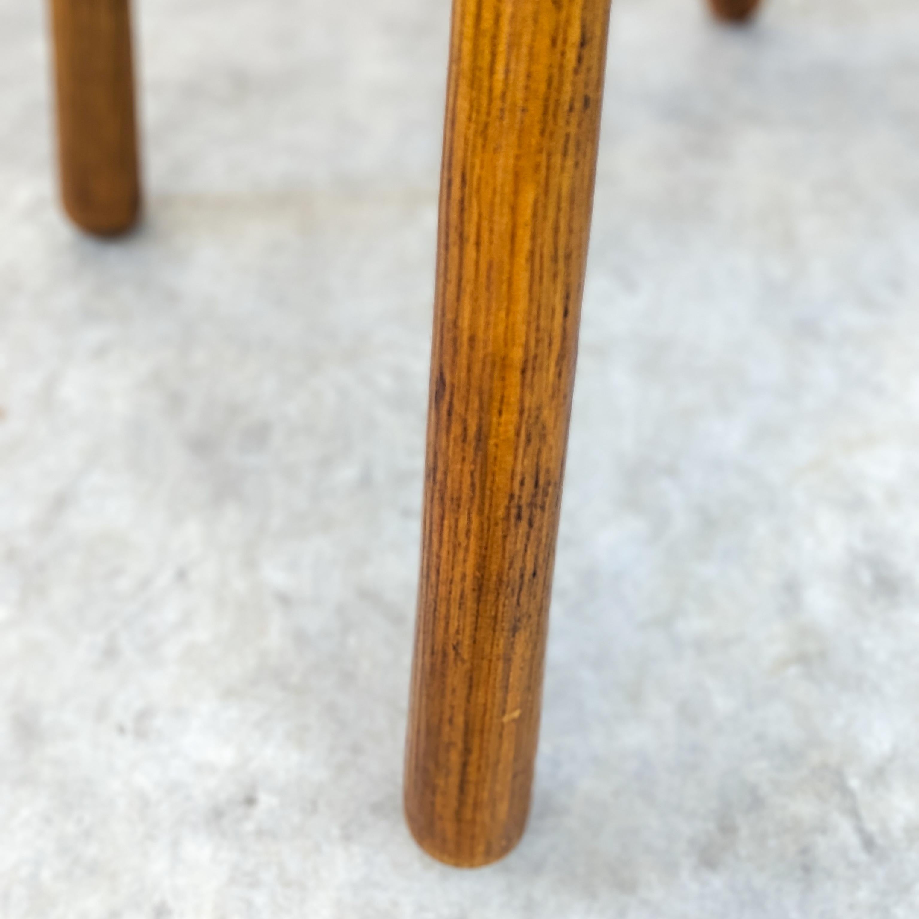 Modernist oak side table by Jan Vaněk for Krásná Jizba For Sale 3