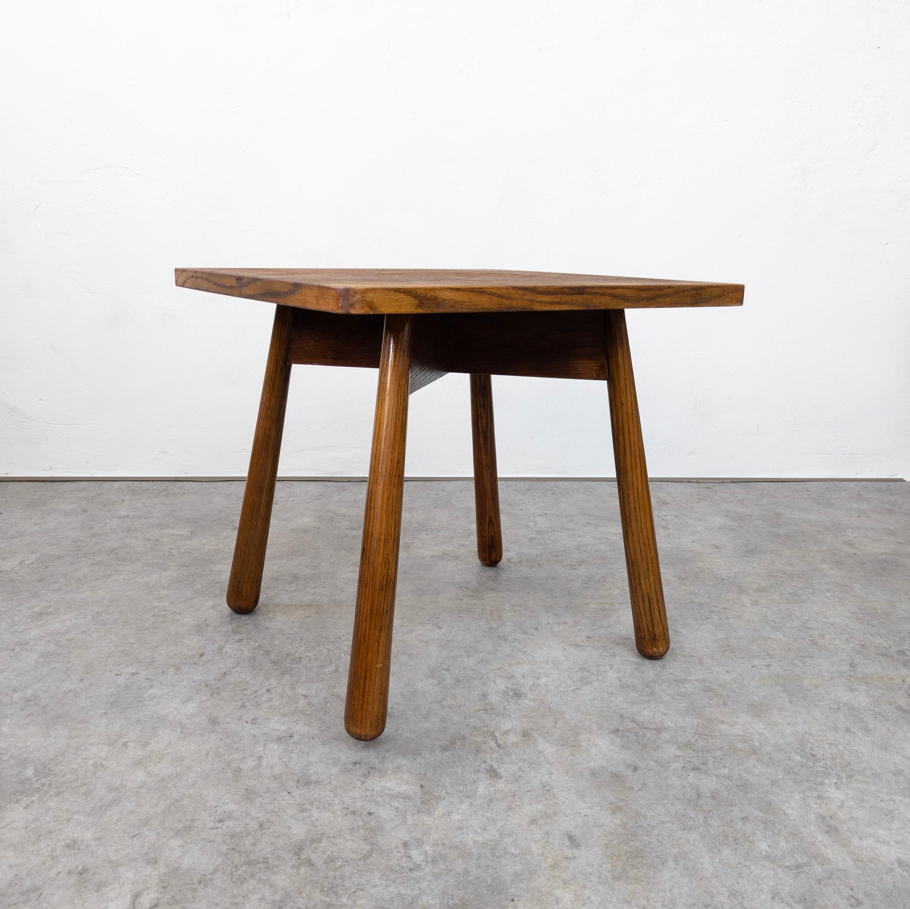 Brutalist Modernist oak side table by Jan Vaněk for Krásná Jizba For Sale