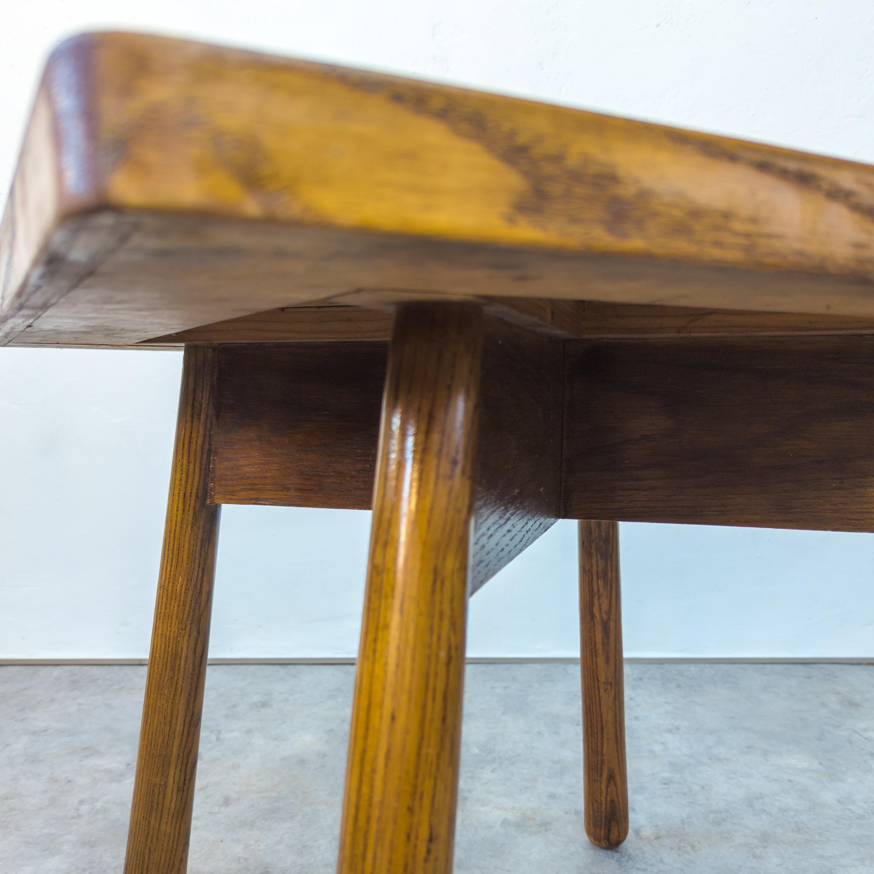 Modernist oak side table by Jan Vaněk for Krásná Jizba For Sale 1