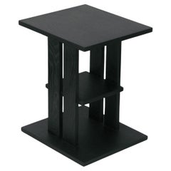 Mesa auxiliar modernista de roble, negro ebonizado, 2024