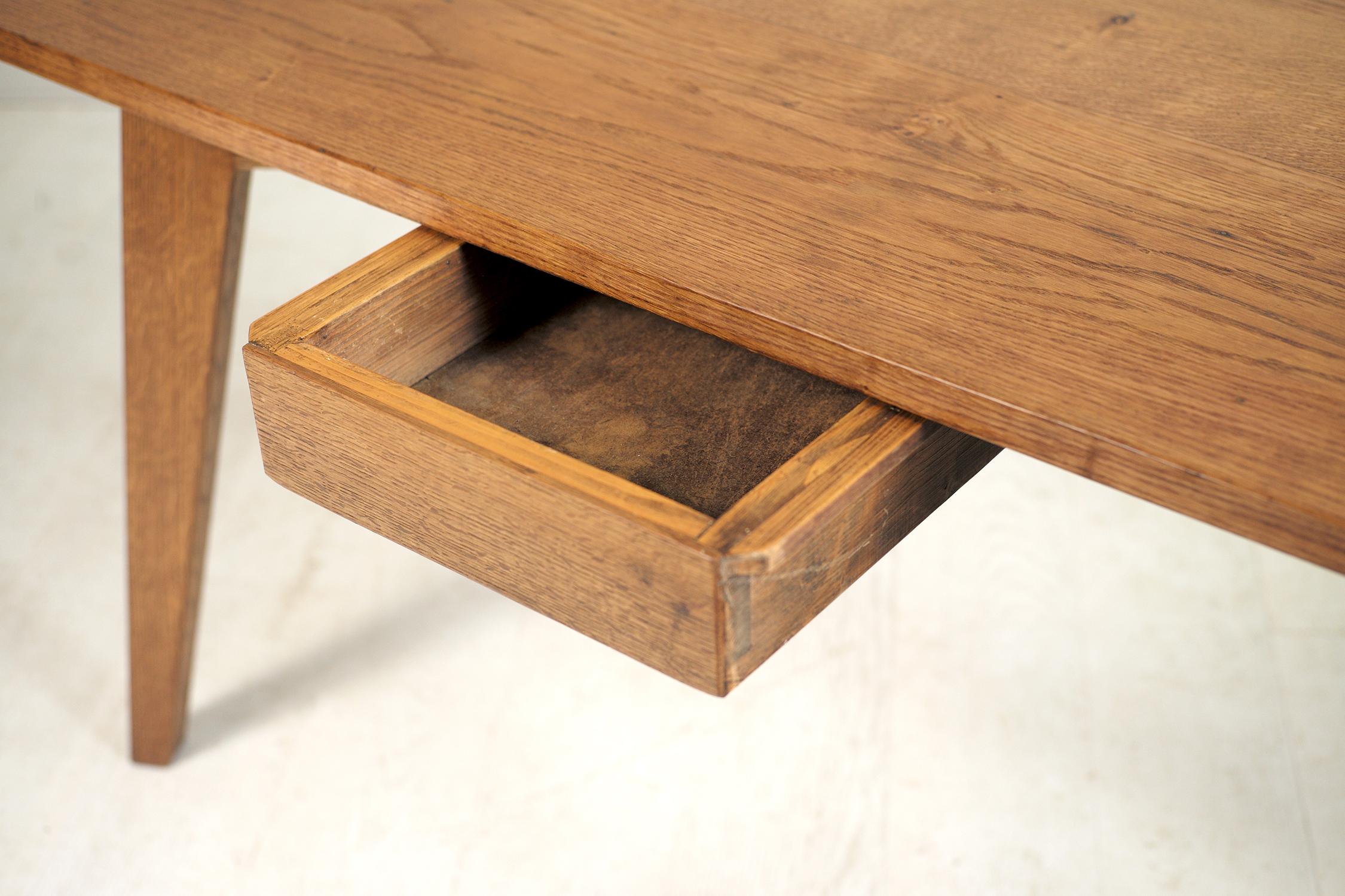 Modernist Oak Table, French Reconstruction, 1950 In Good Condition In Catonvielle, FR