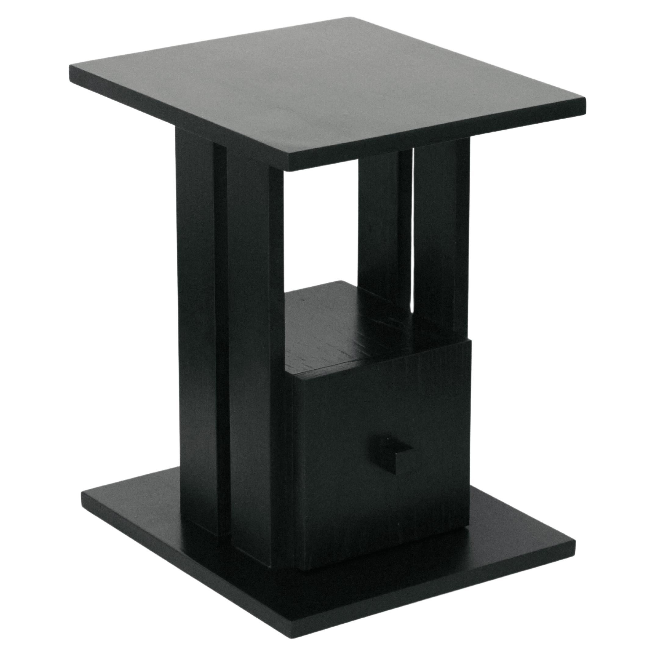 Mesa modernista de roble con cajón en acabado lacado negro, soporte de pie, mesa auxiliar