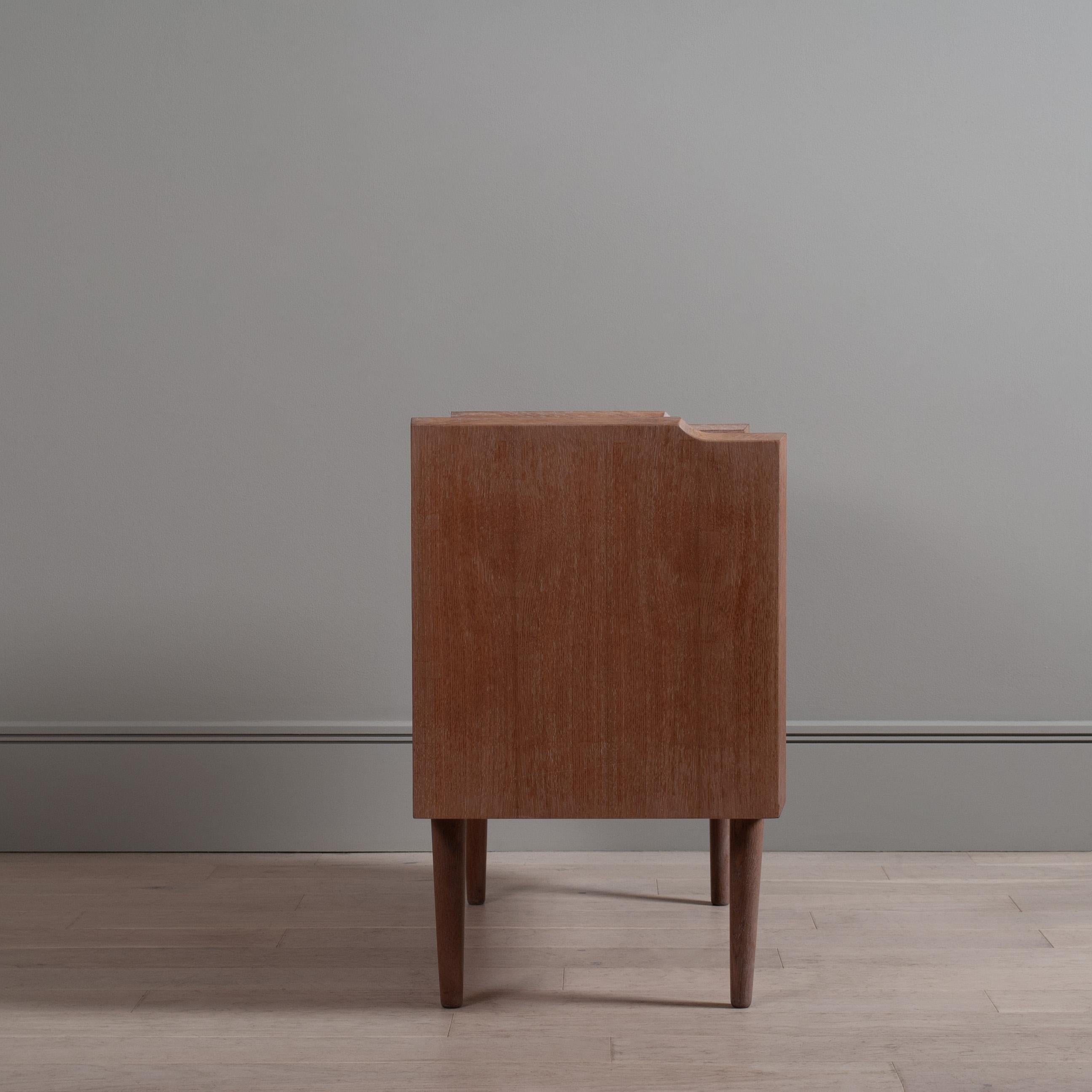 Danese Cassettiera o scrivania modernista in Oak in vendita