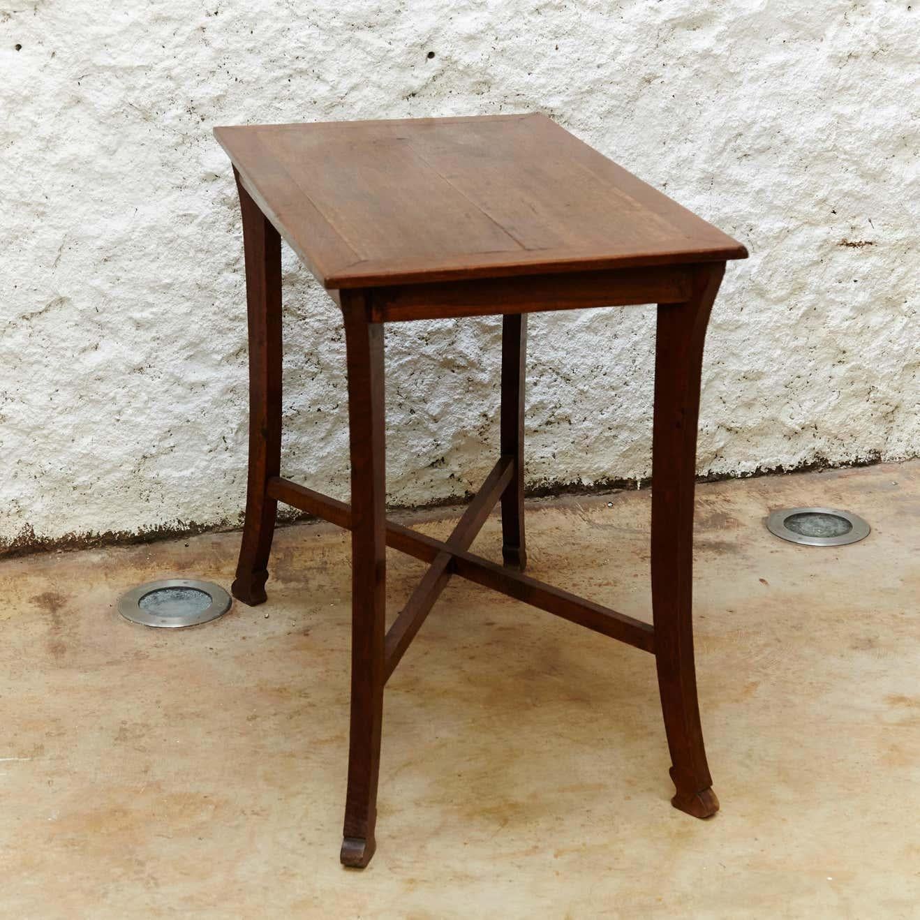 Modernist Oakwood Thonet Table, circa 1930 In Fair Condition For Sale In Barcelona, Barcelona