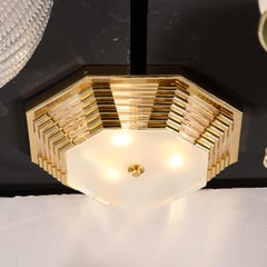 Modernistische achteckige Messing mit Glasstäben und mattierten Schatten Flush Mount Kronleuchter