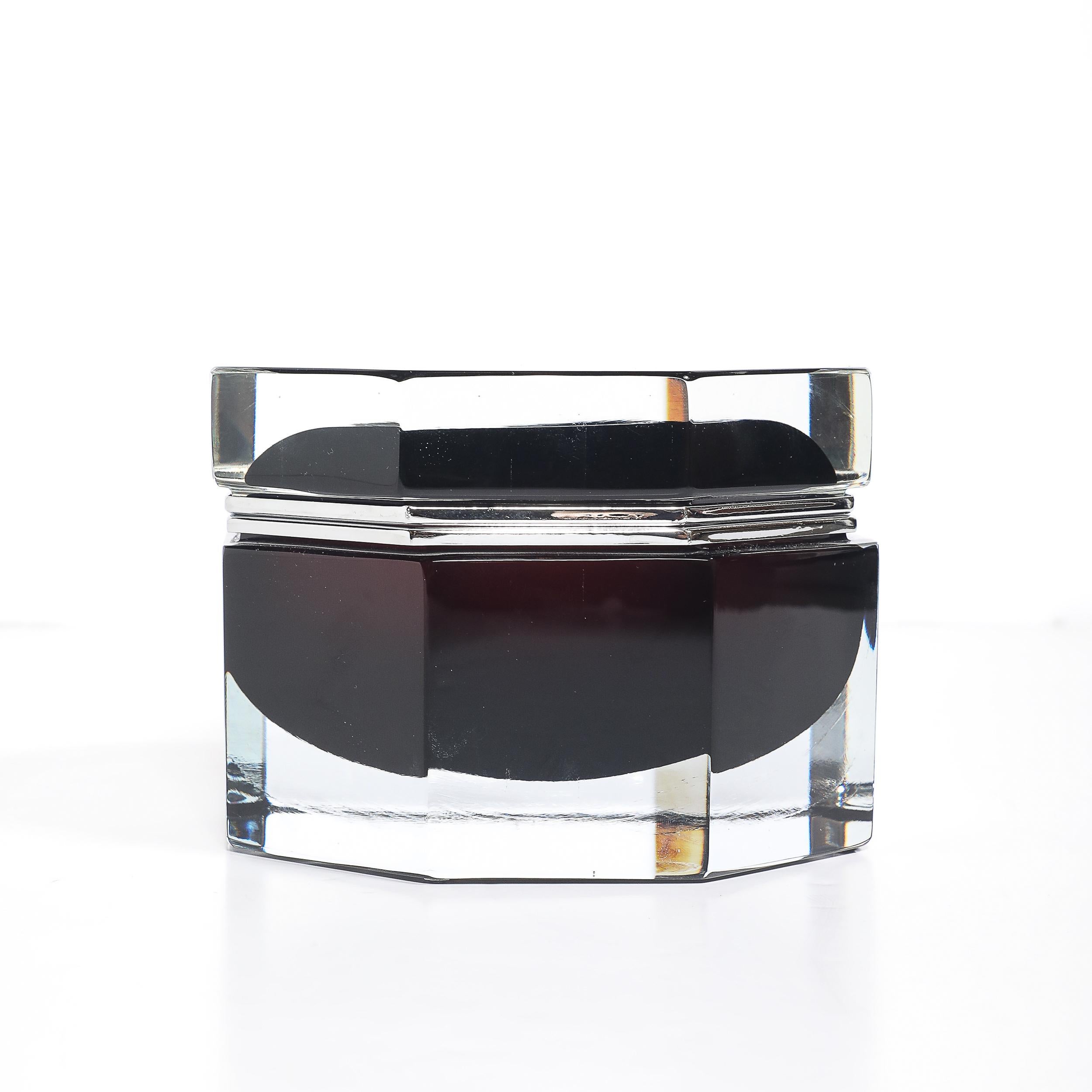 Boîte octogonale moderne en verre de Murano soufflé à la main, grenat noirci, avec nickel en vente 1