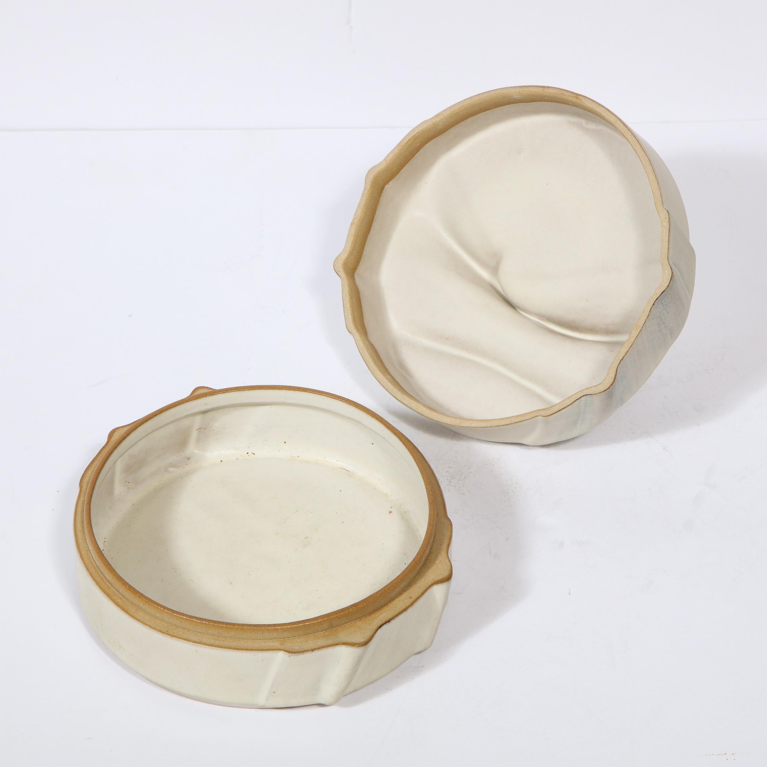 Modernistische, cremeweiße Keramikschachtel mit Deckel und stilisiertem Apfelmotiv von Rosenthal im Angebot 3