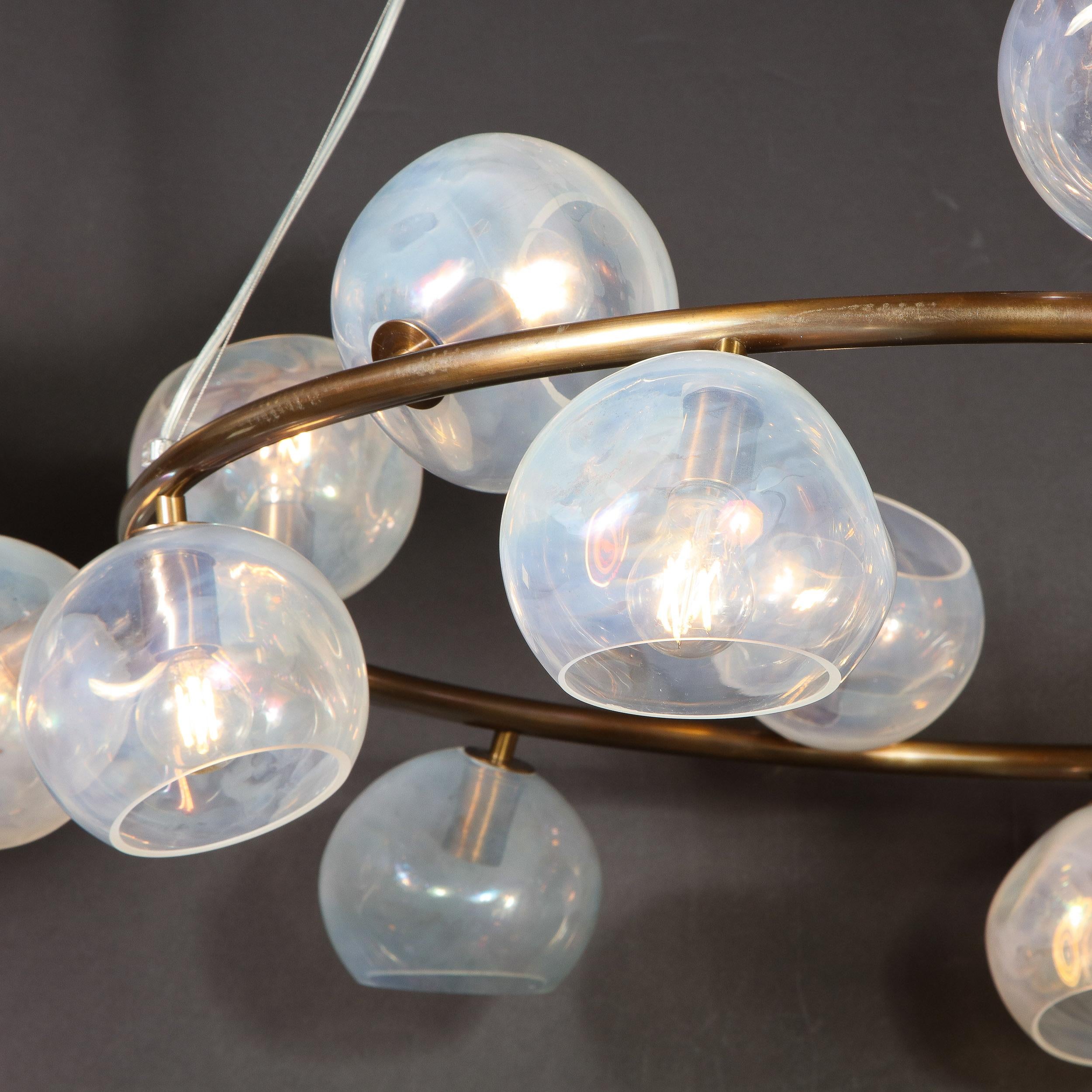 Lustre moderniste en bronze huilé avec abat-jours de Murano soufflés à la main en vente 2