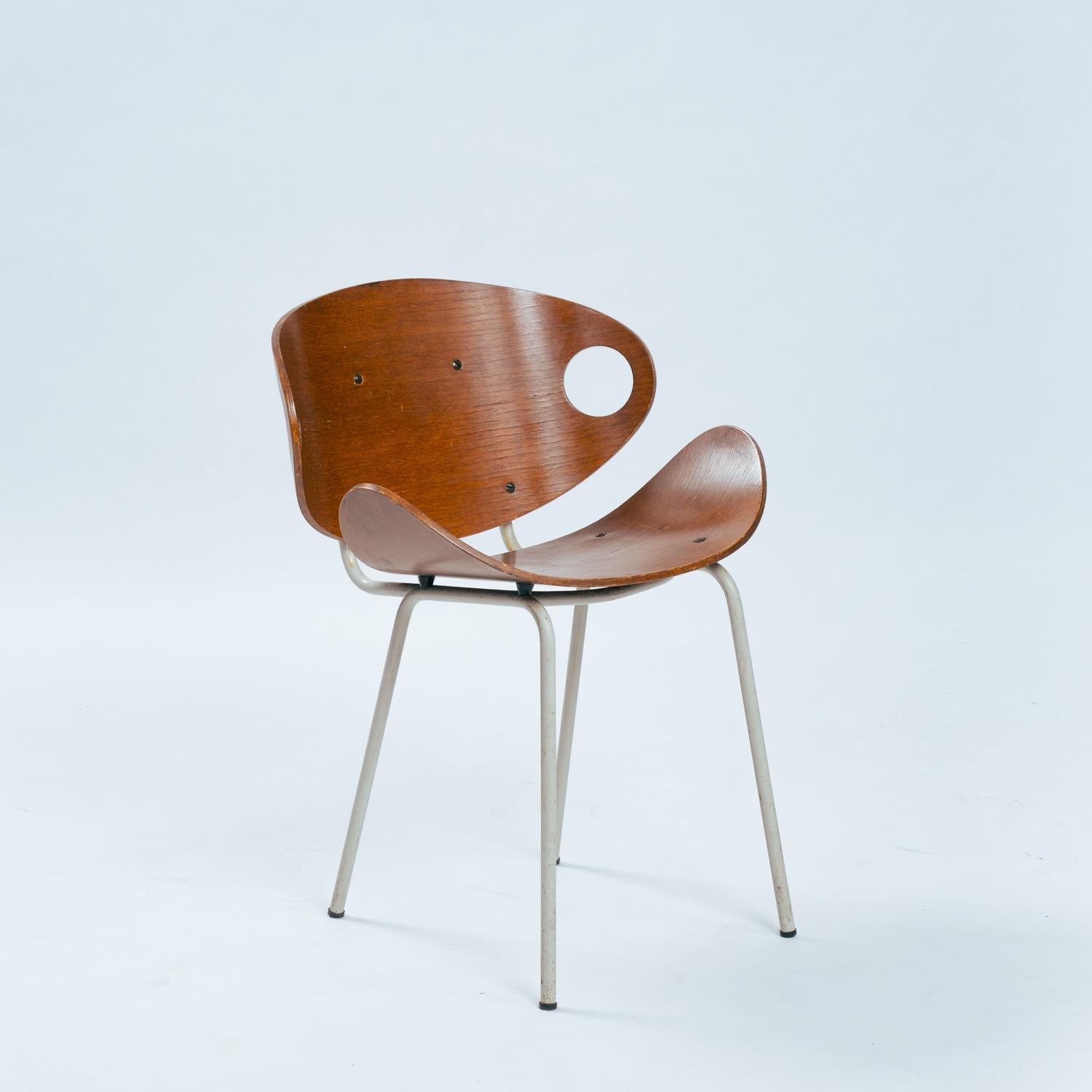 modernist Olof Kettunen Chair and Stool for Merivaara in plywood, Finland 1950s For Sale 9
