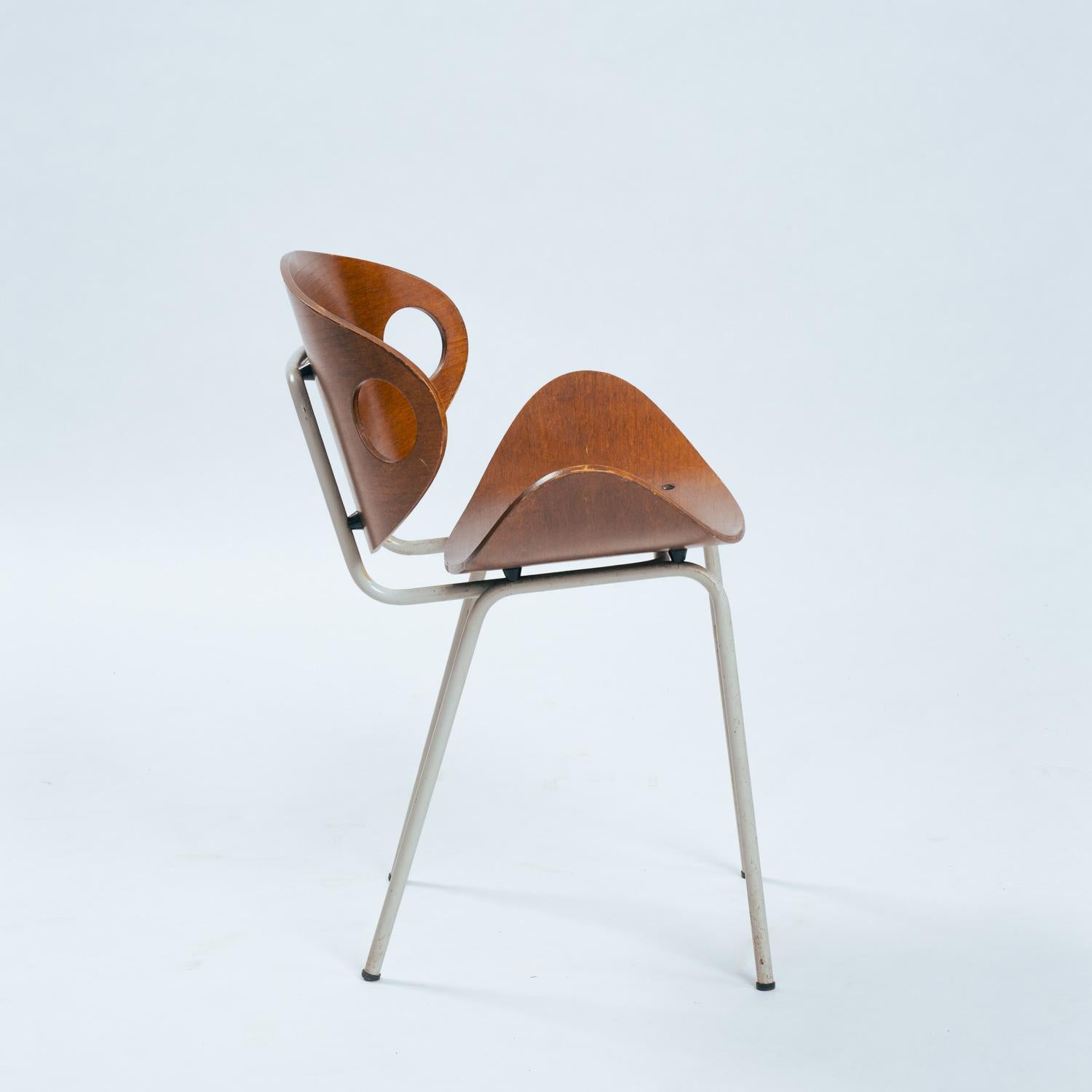 modernist Olof Kettunen Chair and Stool for Merivaara in plywood, Finland 1950s For Sale 10