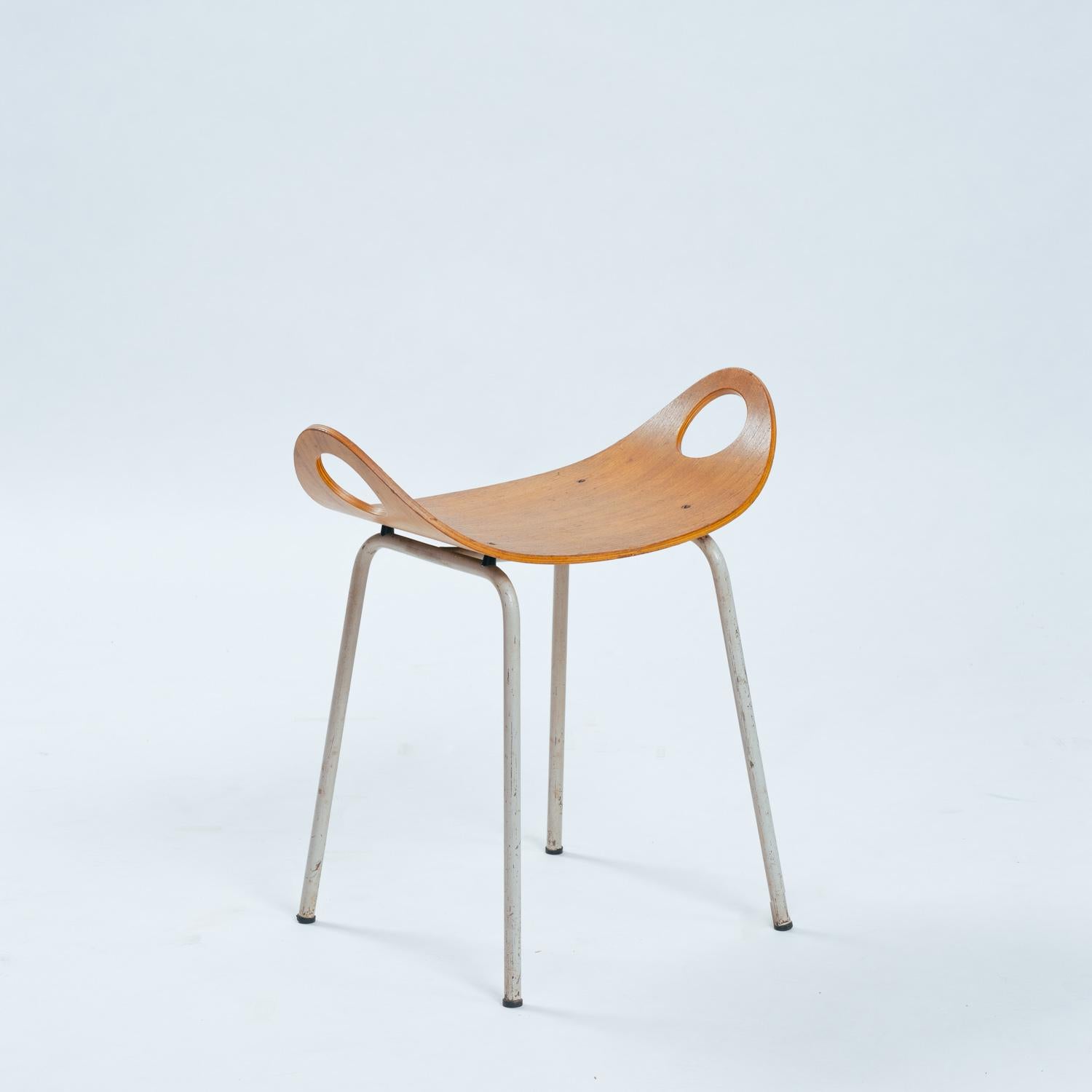 modernist Olof Kettunen Chair and Stool for Merivaara in plywood, Finland 1950s For Sale 12