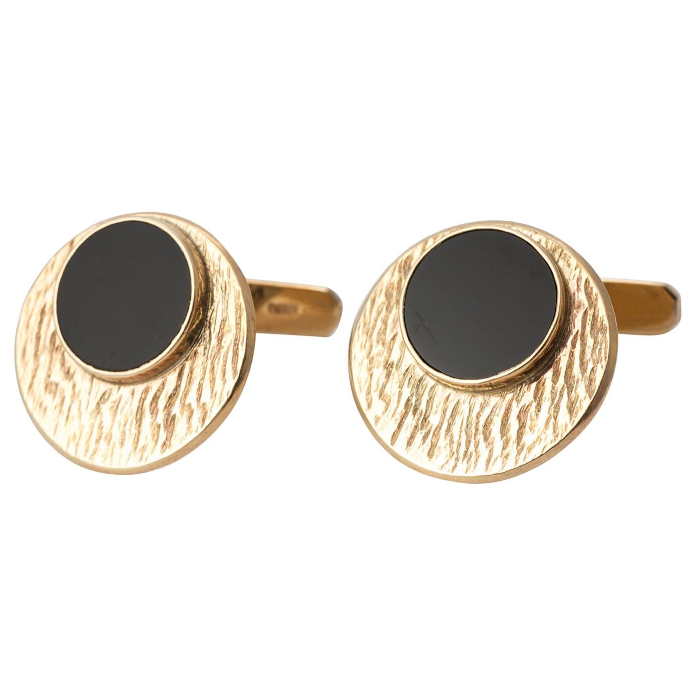 Modernist Onyx and Textured Swilink 9 Carat Gold Cuff Links For Sale