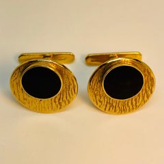 Modernist Onyx and Textured Swilink 9 Carat Gold Cuff Links