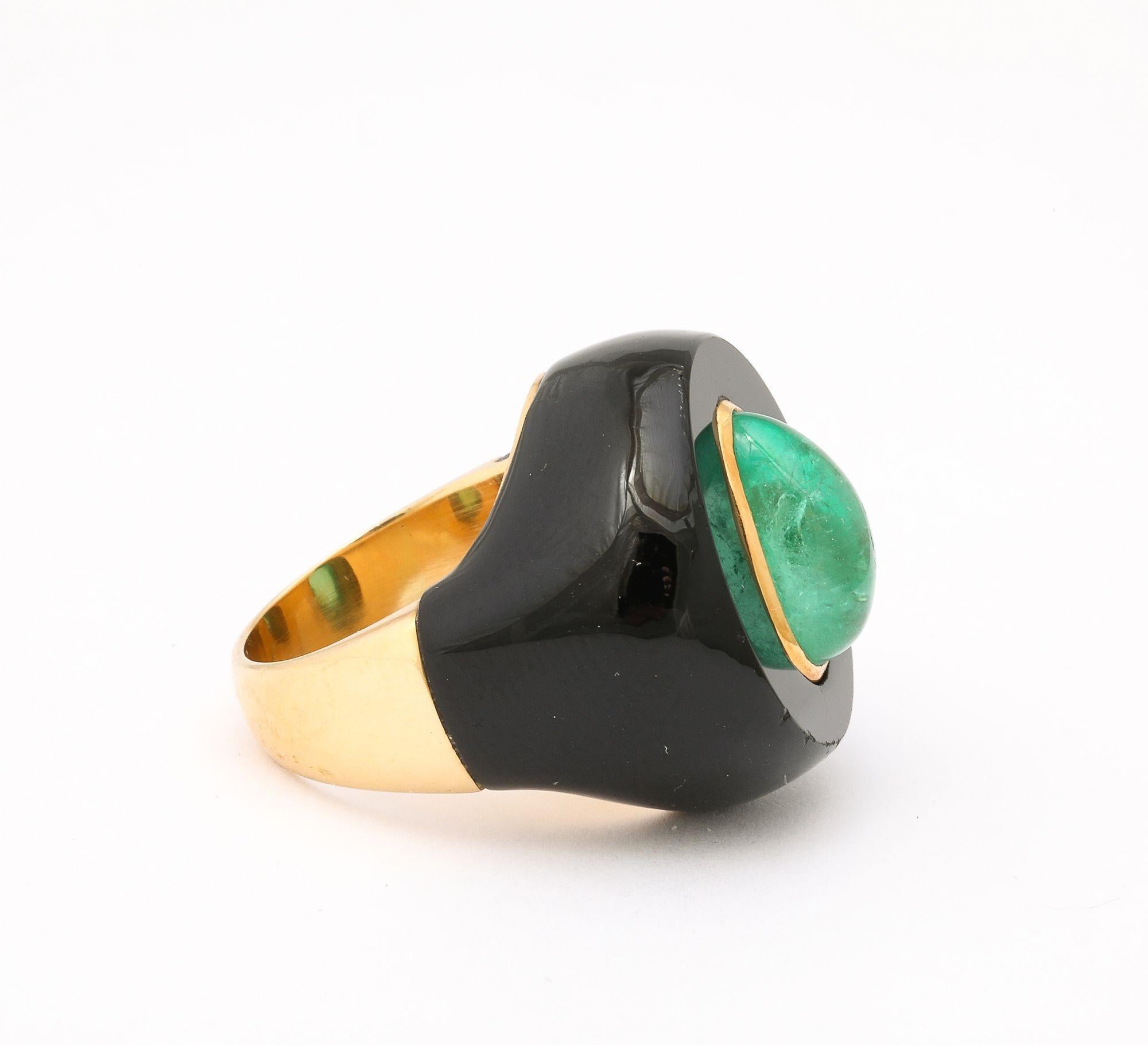 Modernist Onyx & Emerald and Gold Ring 18K Damen im Angebot