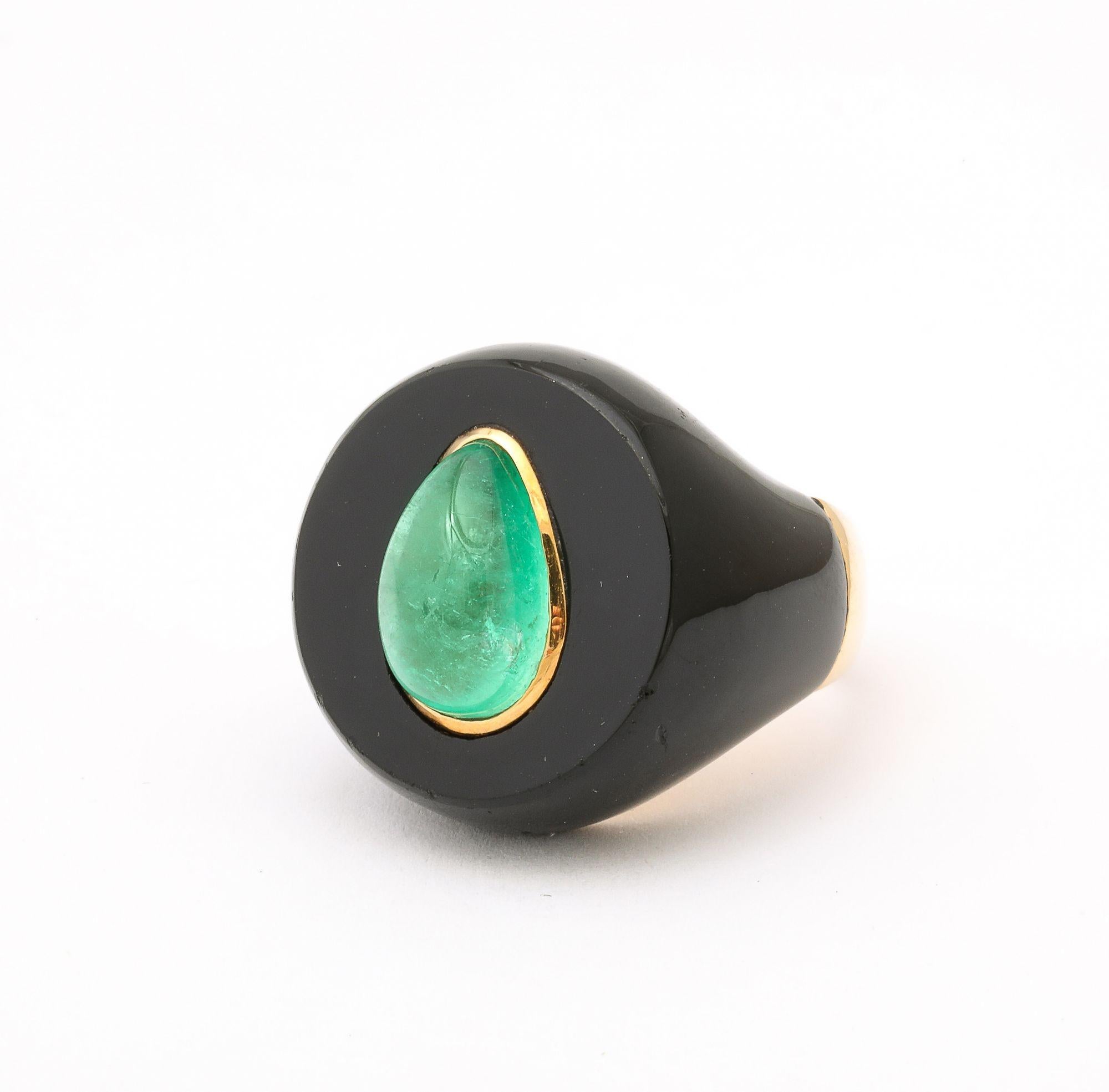 Modernist Onyx & Emerald and Gold Ring 18K im Angebot 3