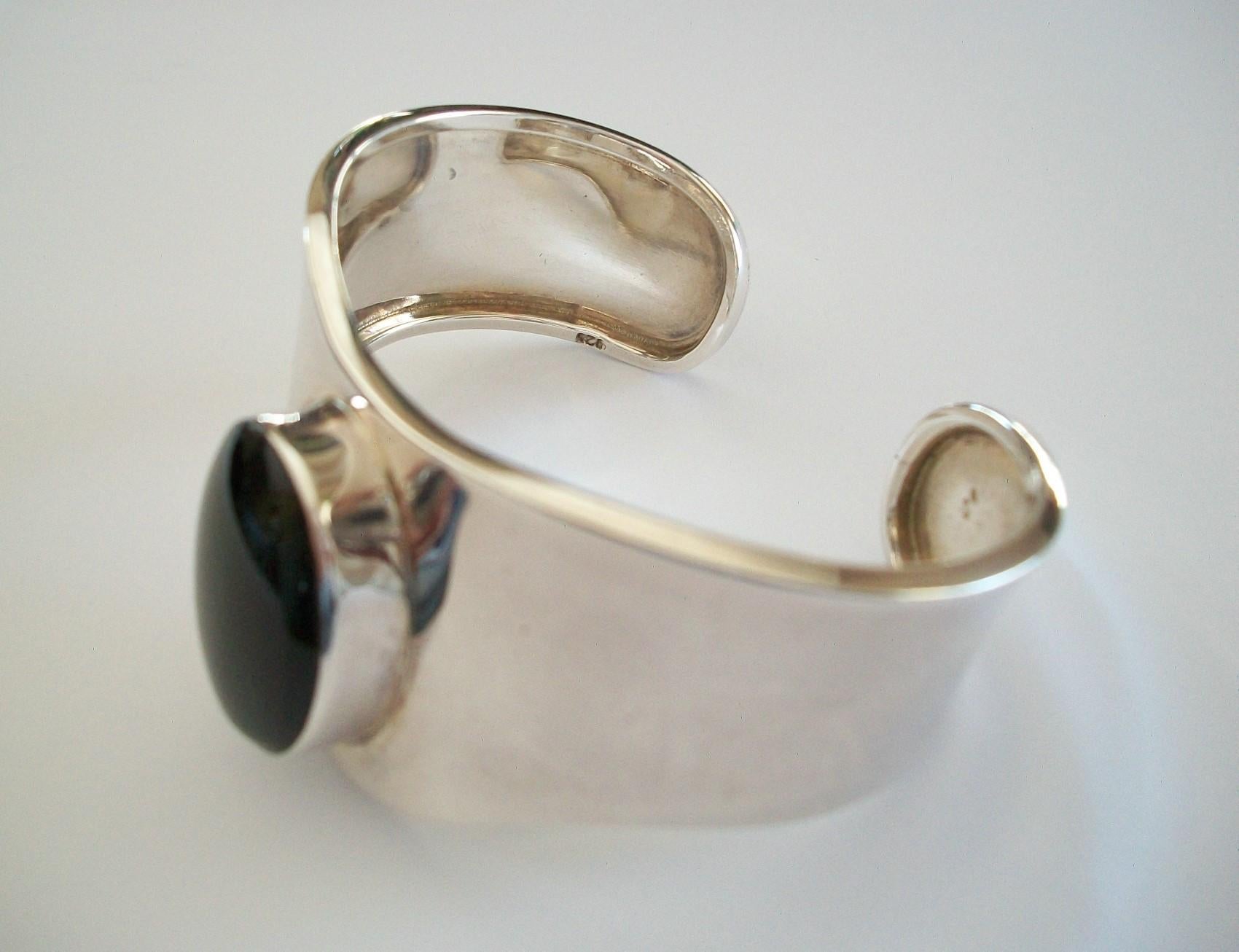 Modernist Onyx & Sterling Silver Bracelet, United States, Late 20th Century 1