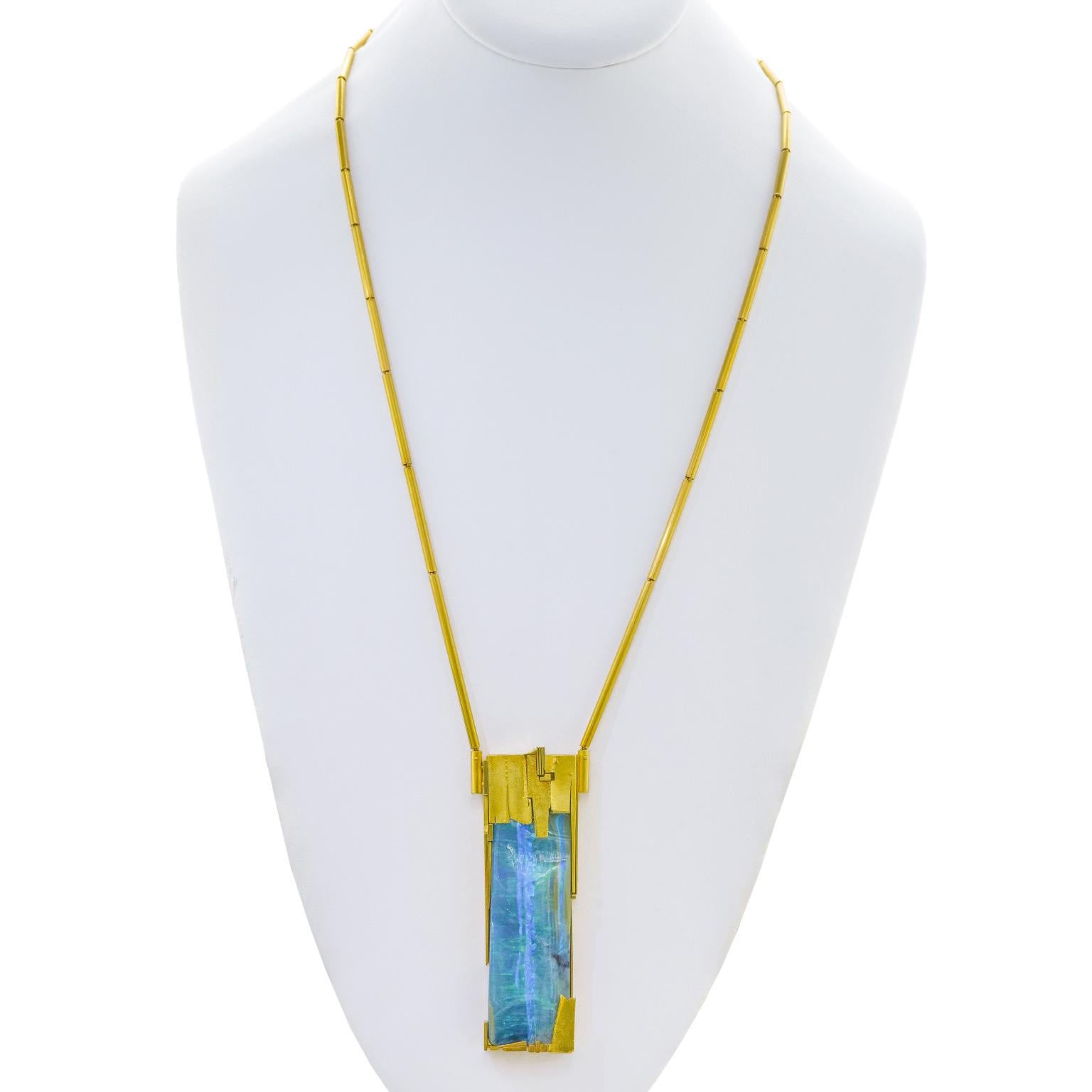 Modernista Collana modernista con ciondolo in oro e opale di Othmar Zschaler in vendita