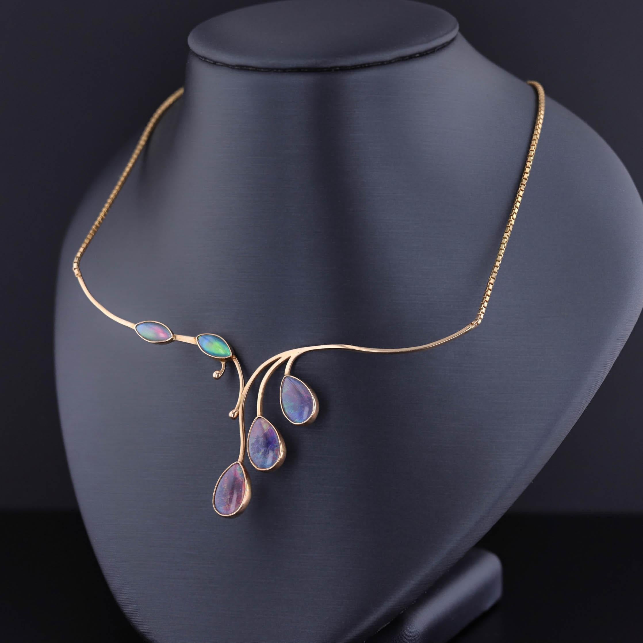 1980s Modernist Opal Simulant Necklace in 14k & 10k Gold

Bold and sculptural, this modernist necklace from the 1980s features a striking arrangement of luminous leaded glass opal simulants set in solid 14k gold, suspended from a 10k gold box chain.