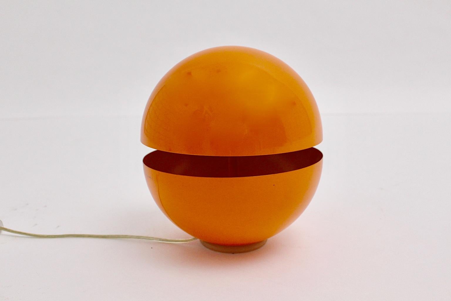 Métal Lampe de bureau moderniste en plastique orange Andrea Modica pour Lumess Switzerland en vente