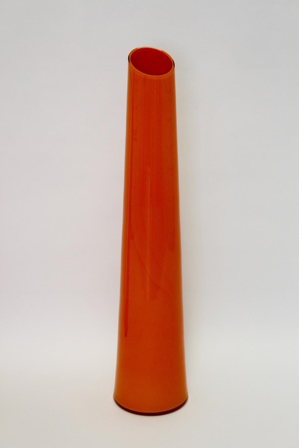 Modernistische orangefarbene Vintage-Glasvasen der Moderne, Italien, um 1990 (Ende des 20. Jahrhunderts) im Angebot