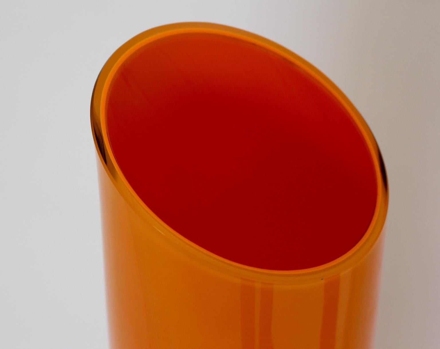 Modernistische orangefarbene Vintage-Glasvasen der Moderne, Italien, um 1990 im Angebot 2