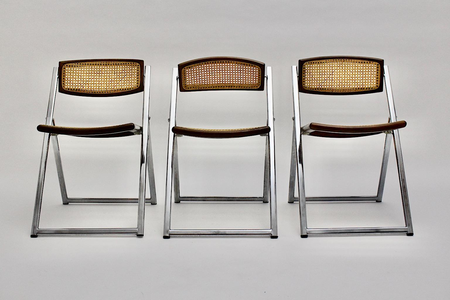 Modernista Orgánico Vintage Tres Sillas de Comedor Plegables Haya Malla Cromo Años 70 Italiano en venta